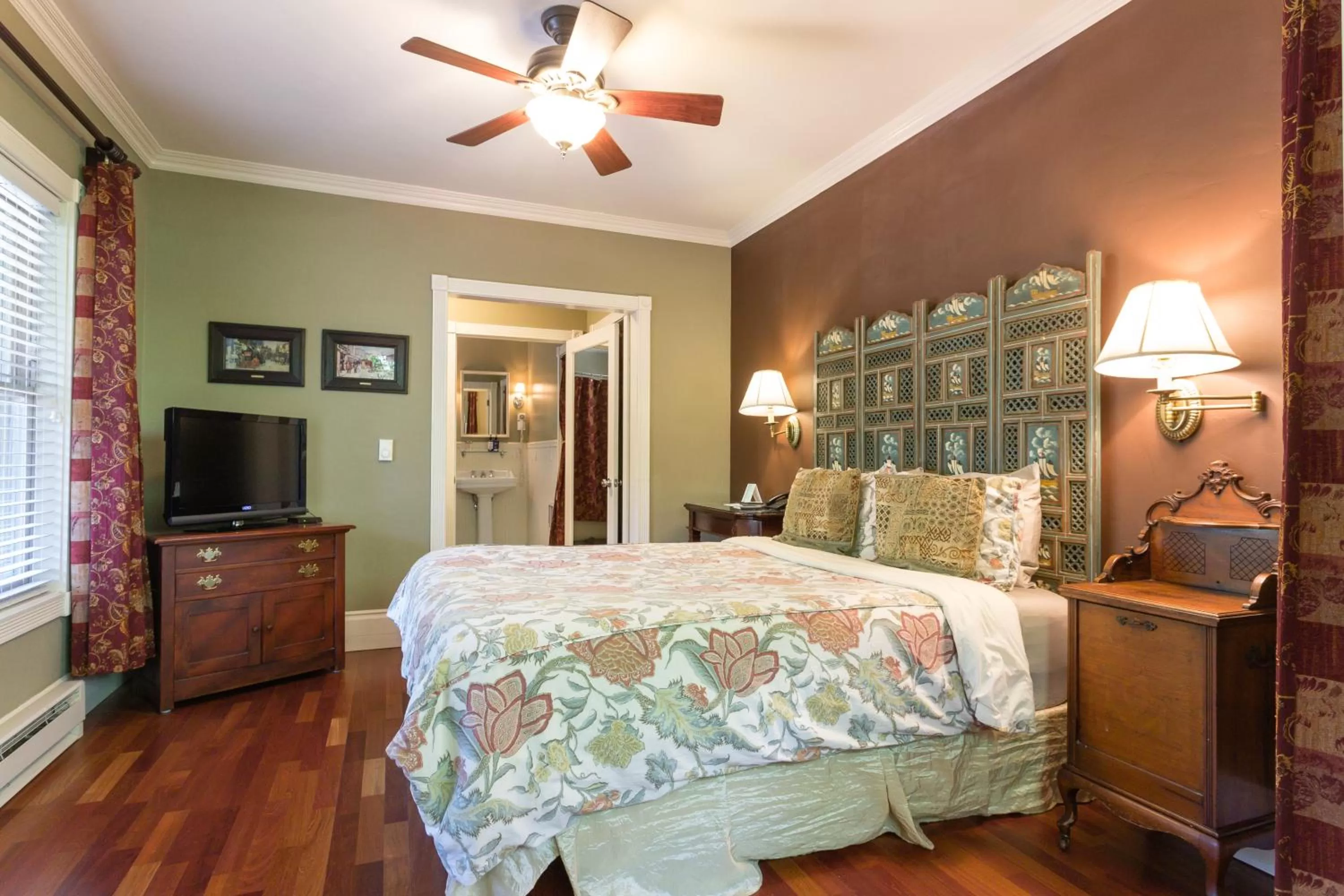 Lady Bracknell's Boudior in Panama Hotel and Suites