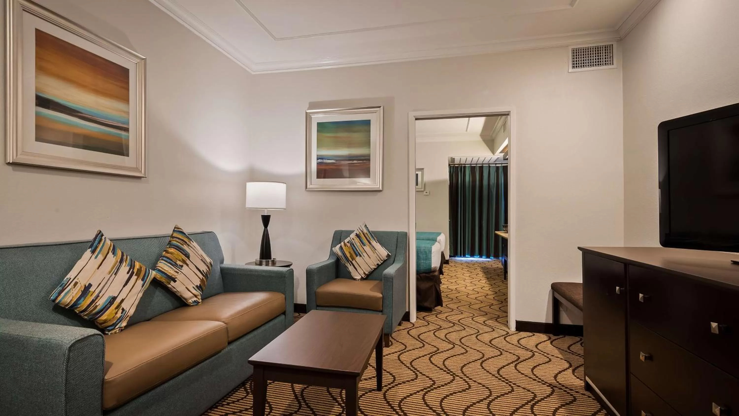 Queen Suite with Sofa Bed - Pet Friendly - Non-smoking in Best Western Plus Irvine Spectrum Hotel