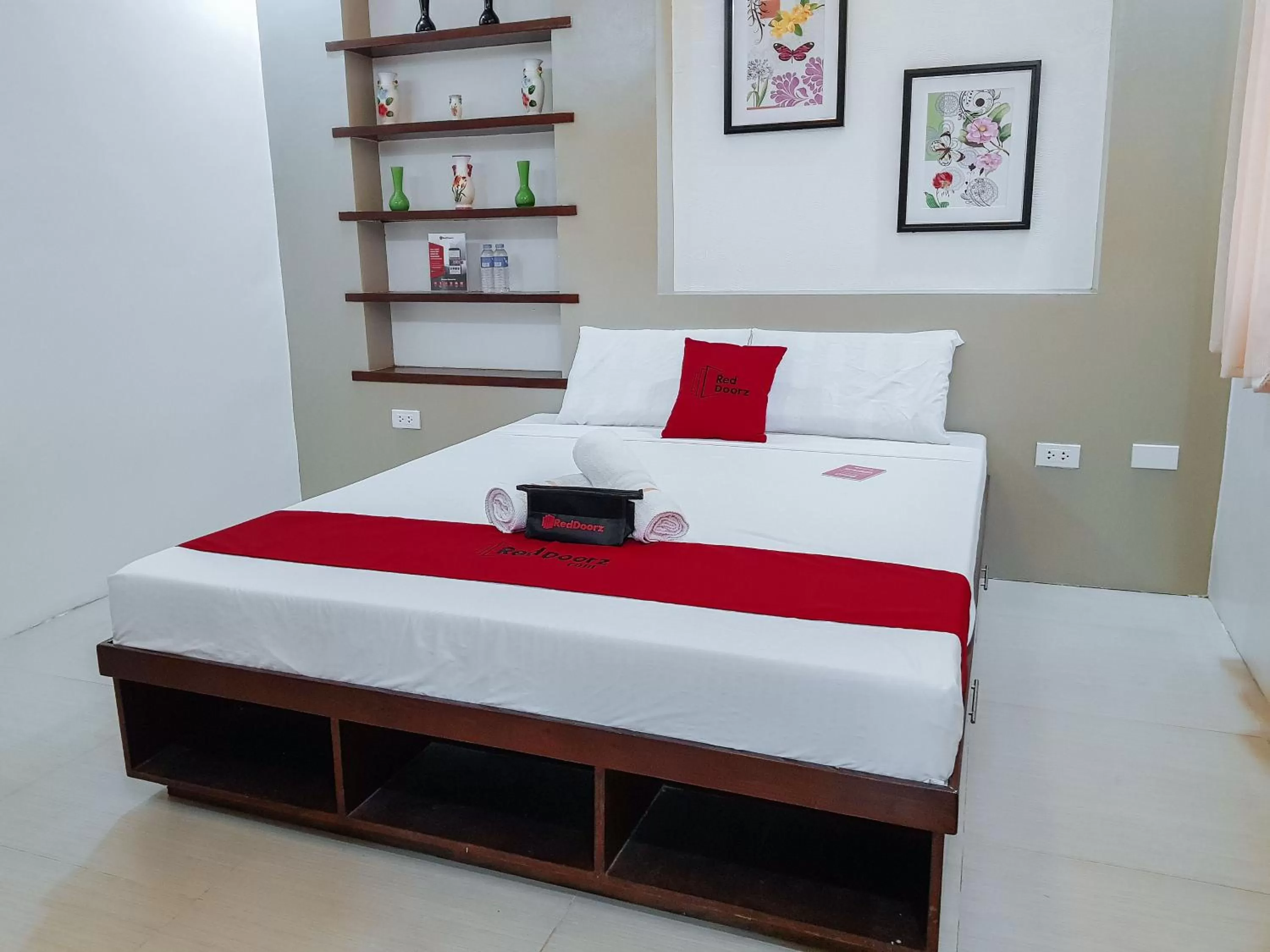 Suite in RedDoorz @ Caimito Drive Dampas