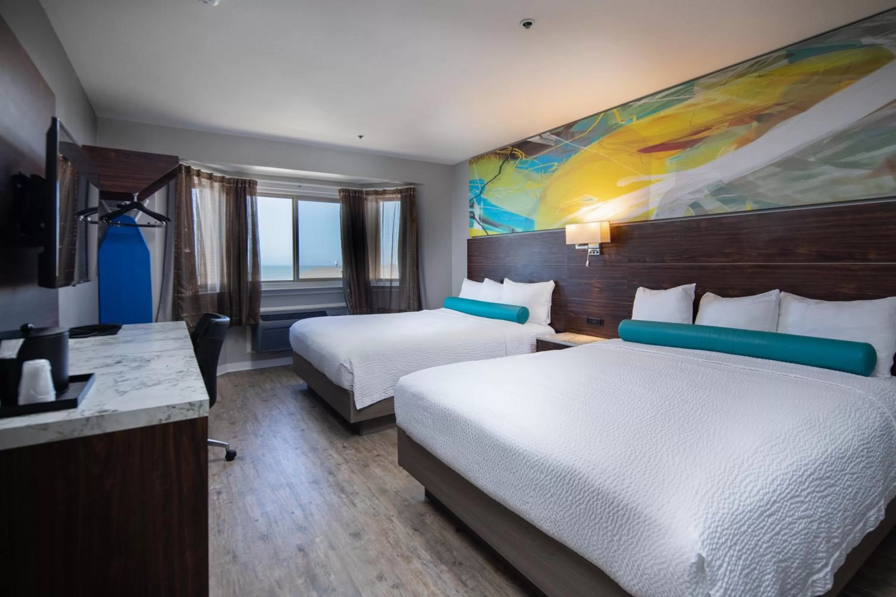 Queen Room with Two Queen Beds with Ocean View in Inn at Rockaway San Francisco Pacifica