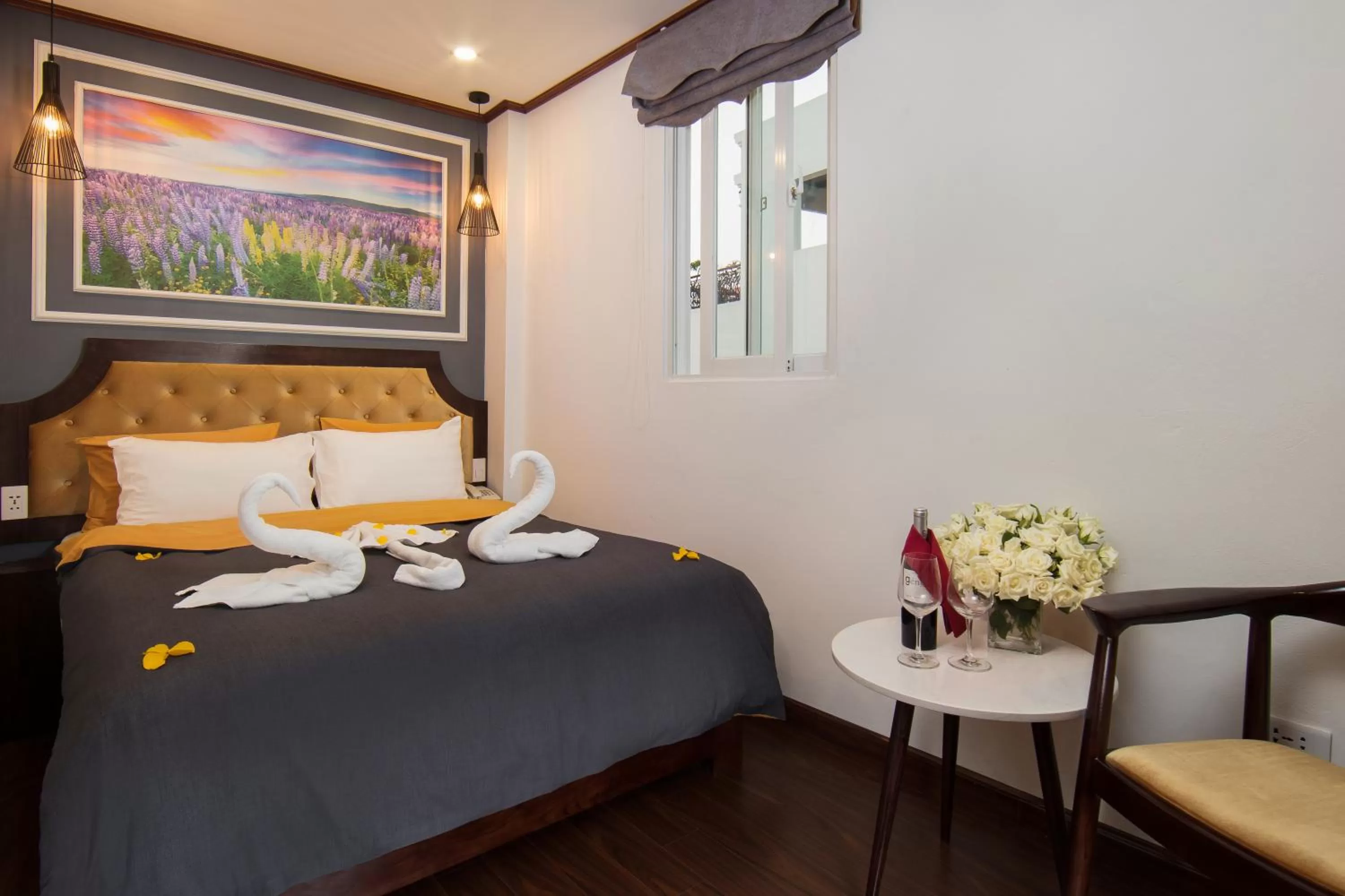 Deluxe Double Room in MayFlower Hotel- Central Old Quarter