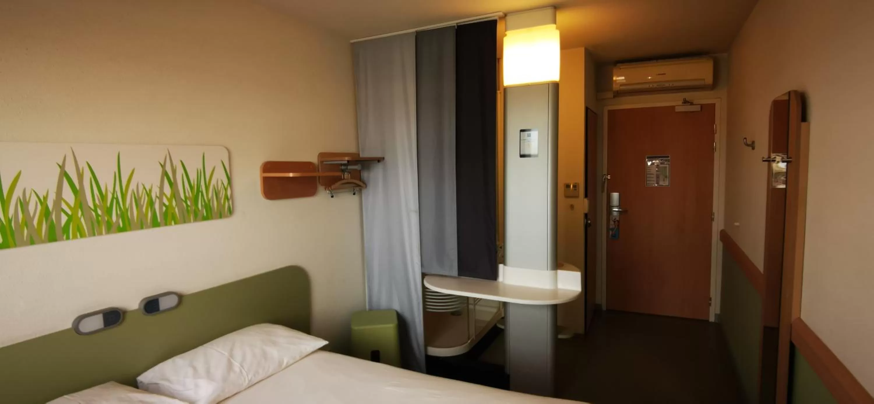 Twin Room in ibis budget Nimes Centre Gare