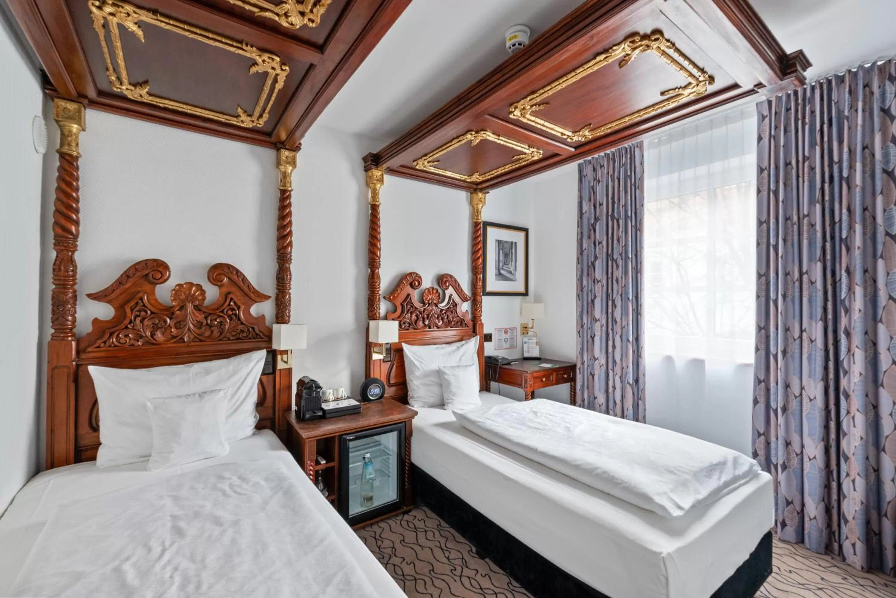 Comfort Twin Room in King's Hotel Center Superior