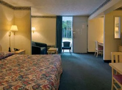 King Studio Suite - Smoking in Howard Johnson by Wyndham Commerce GA