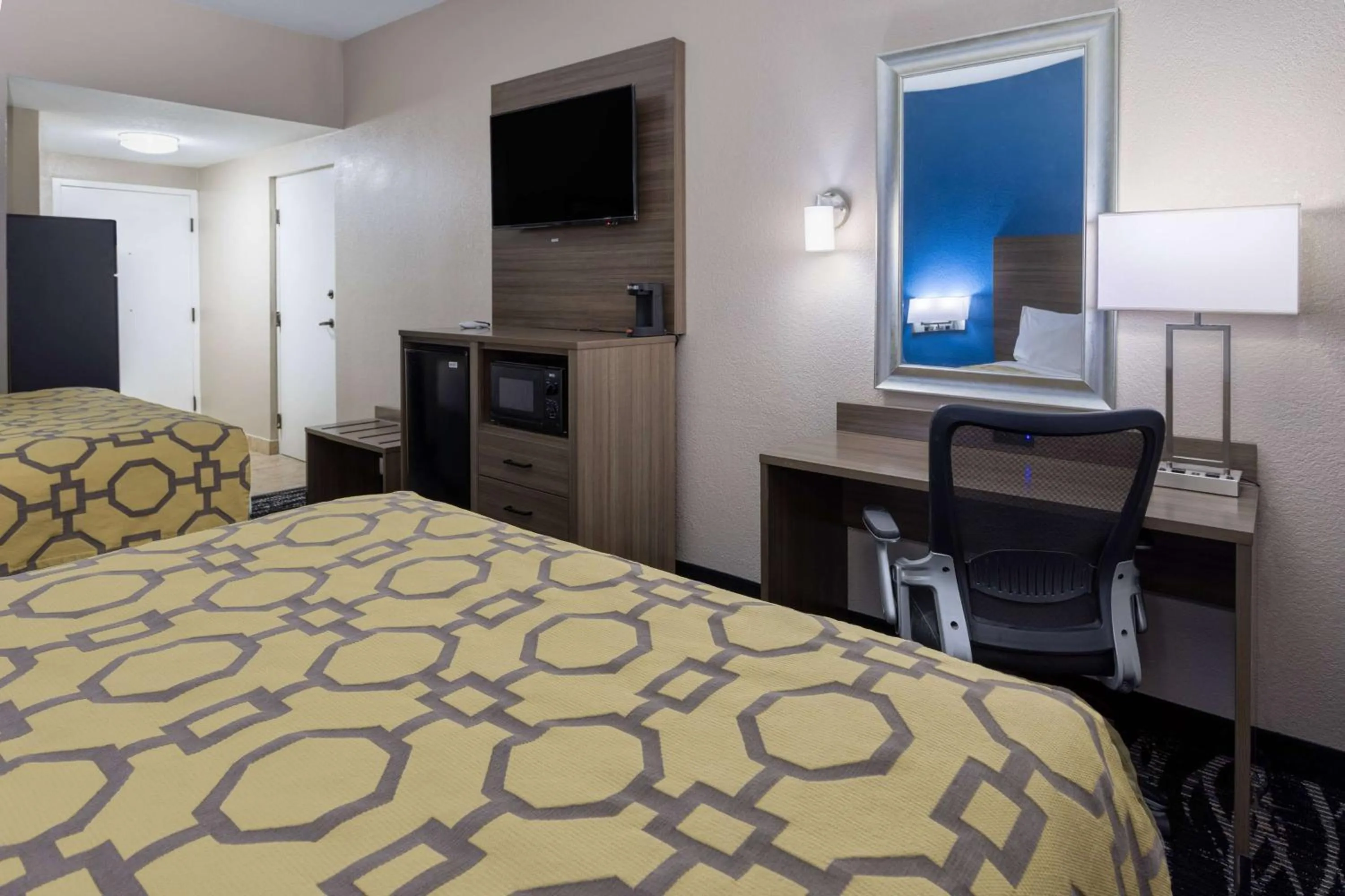 Deluxe Queen Room - Disability Access/Non-Smoking in Baymont by Wyndham Saraland