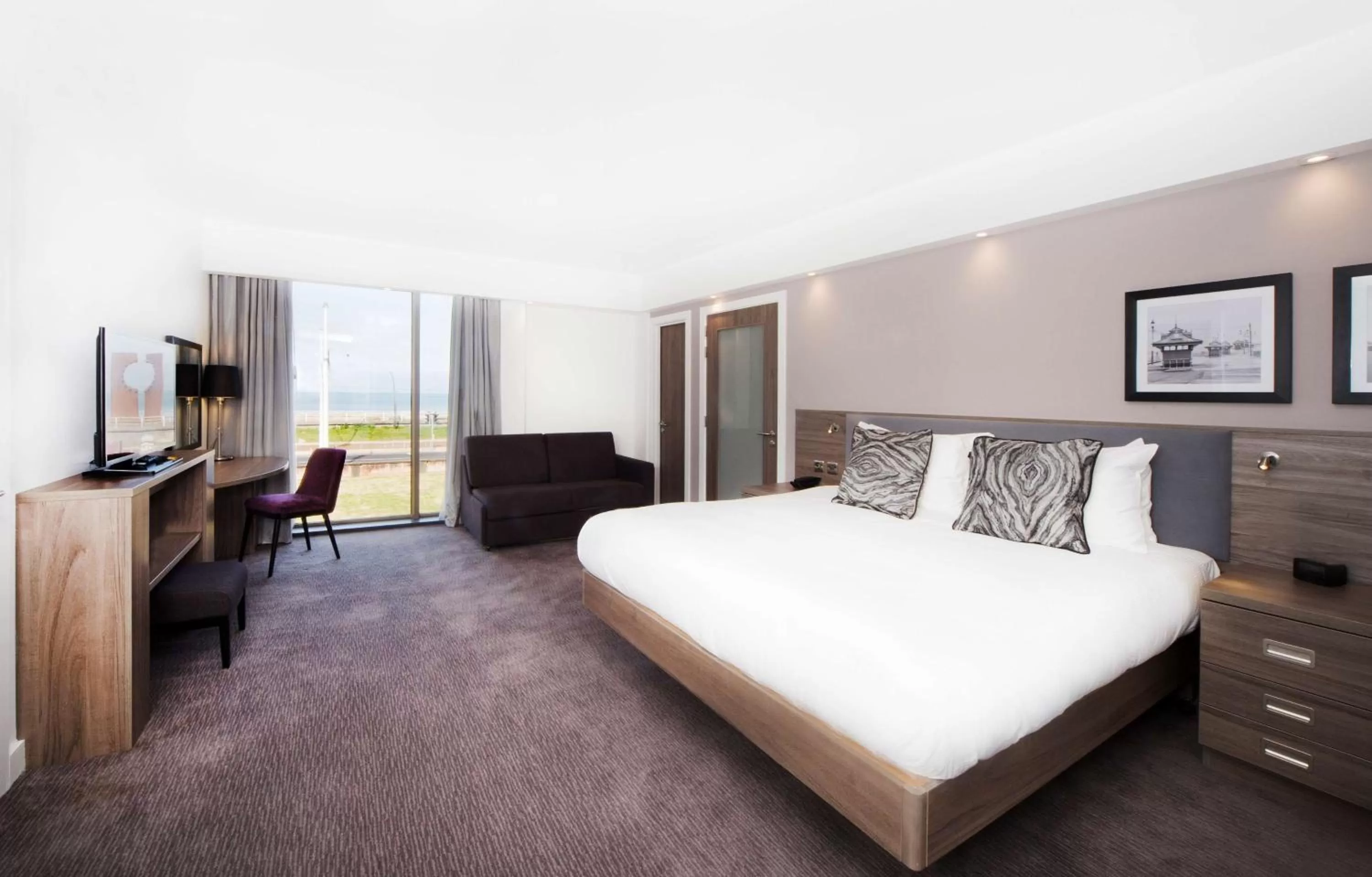 King Room with Sea View and sofa bed in Hampton By Hilton Blackpool