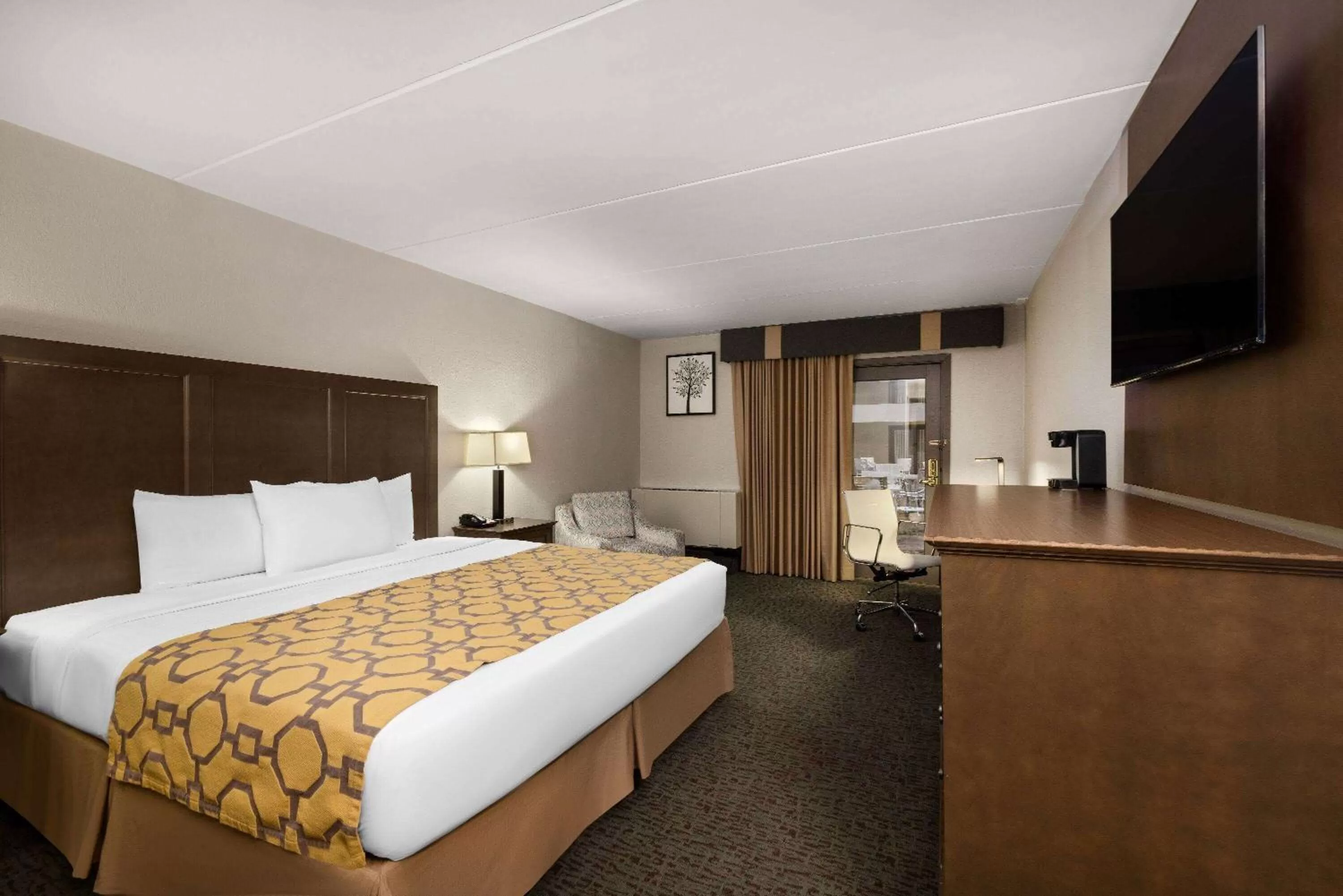 King Room with Pool View - Non-Smoking in Baymont by Wyndham Shakopee