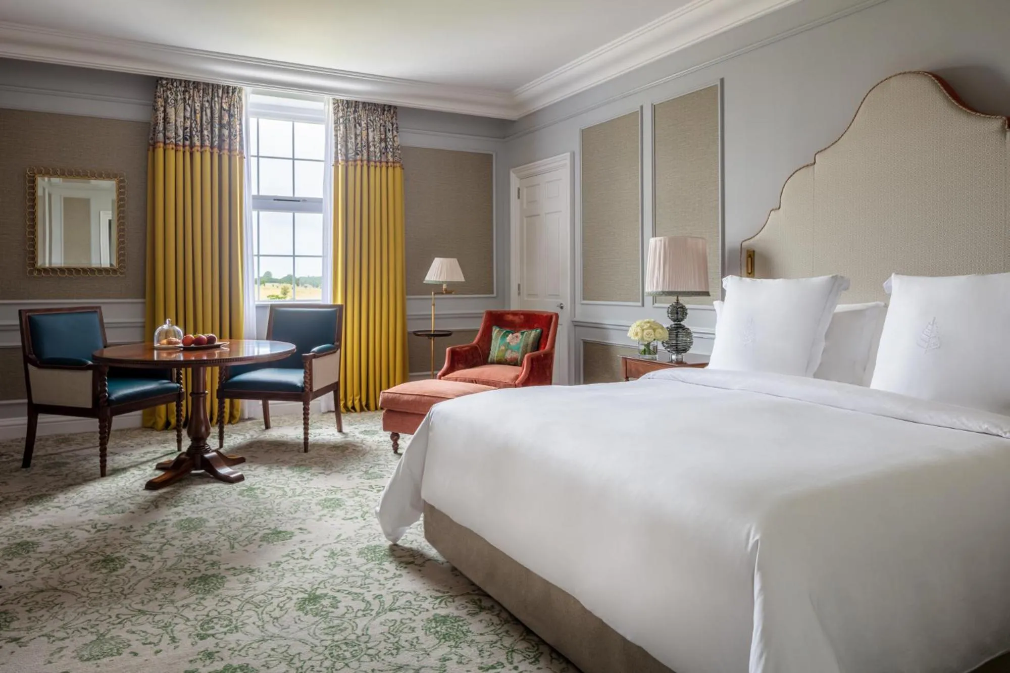 Heritage Room with one king bed in Four Seasons Hotel Hampshire