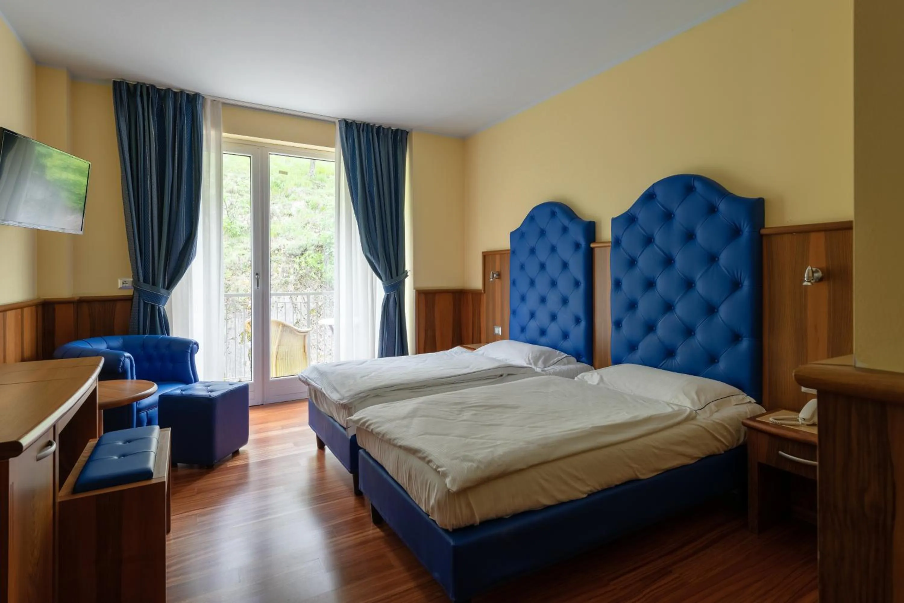 Deluxe Twin Room with Mountain View in Hotel Internazionale