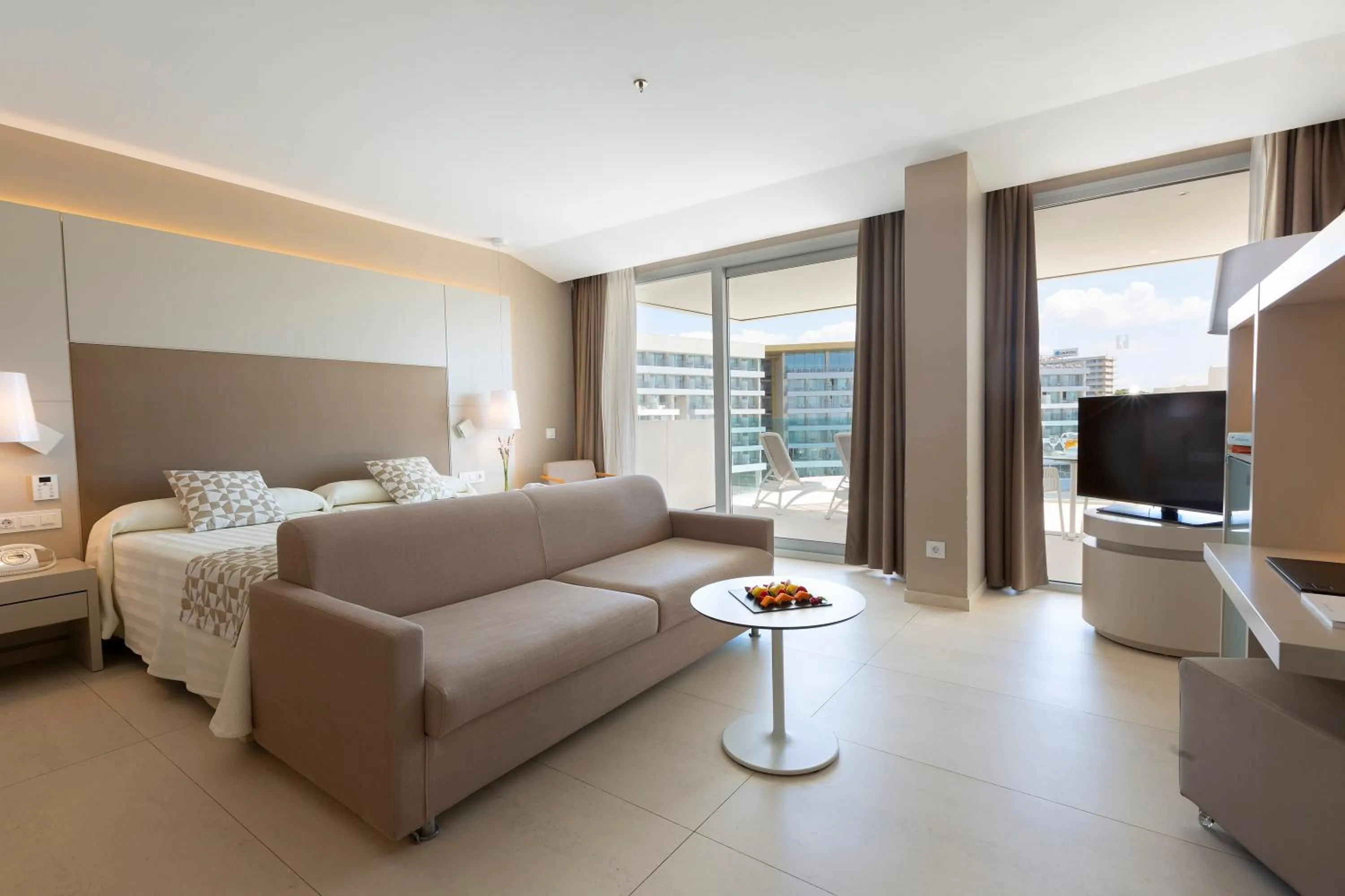 Junior Suite with Pool View in Hipotels Gran Playa de Palma