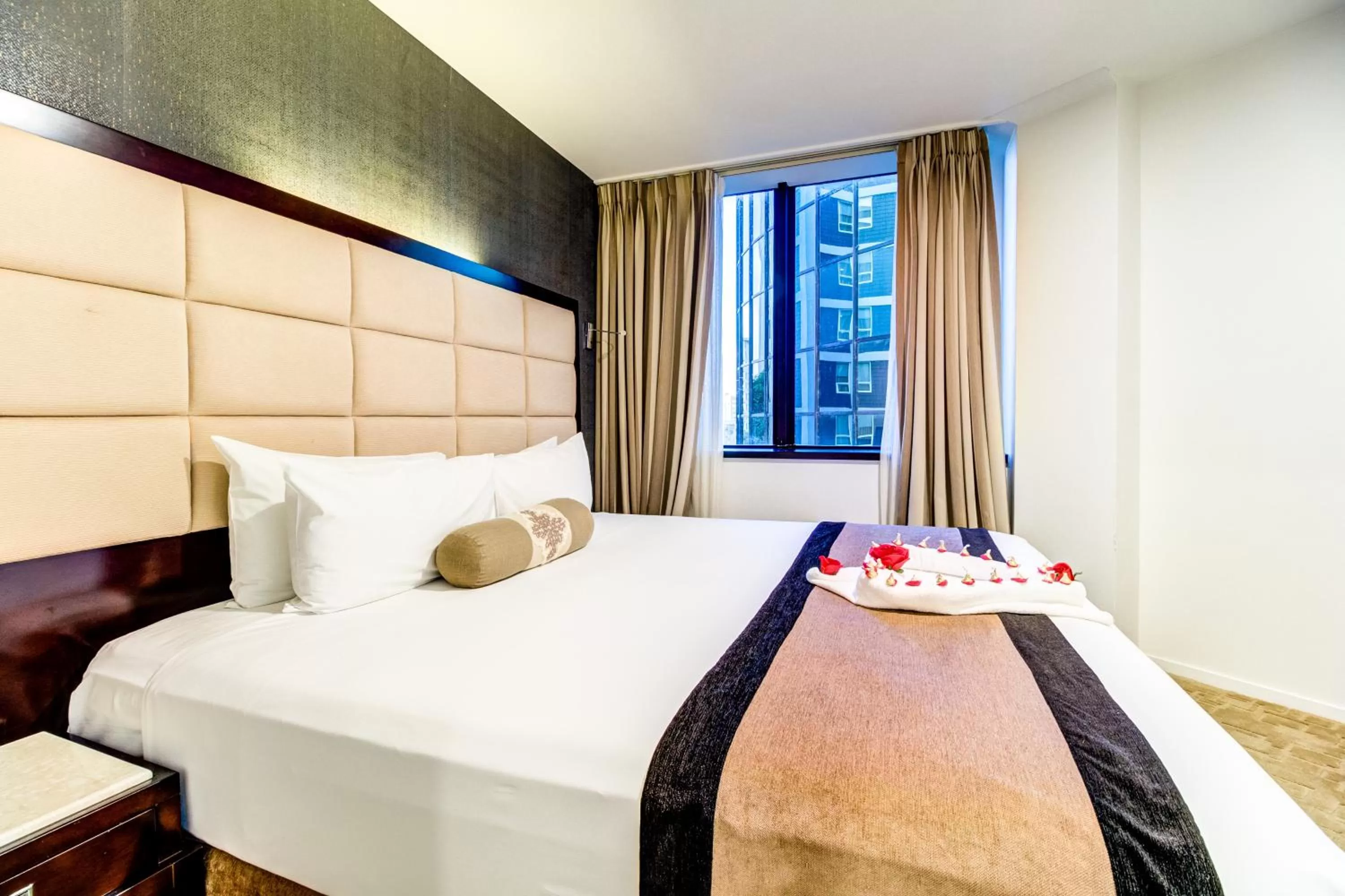 Two-Bedroom Suite in VR Queen Street Hotel & Suites