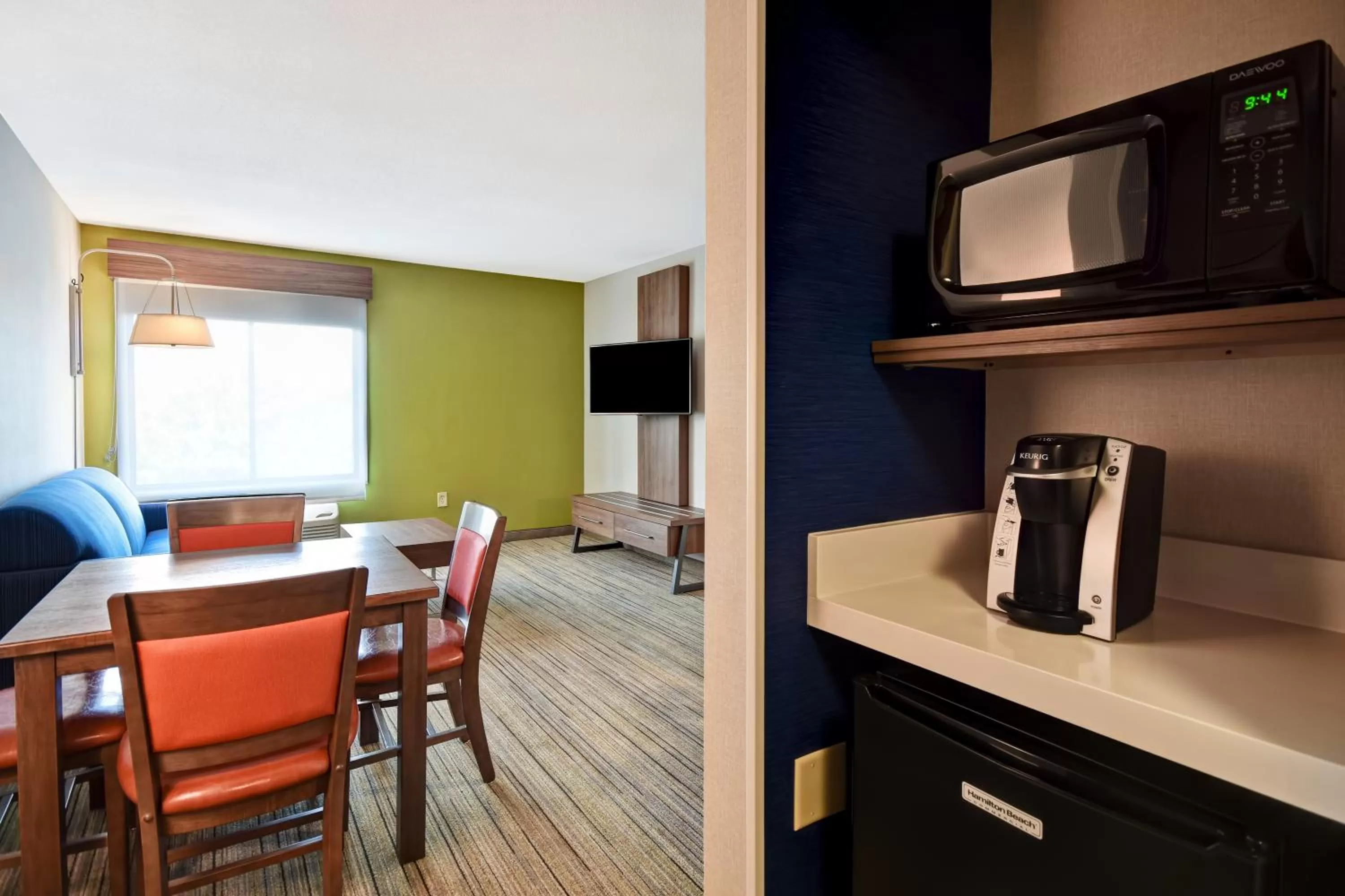 King Suite in Holiday Inn Express Newport North - Middletown by IHG