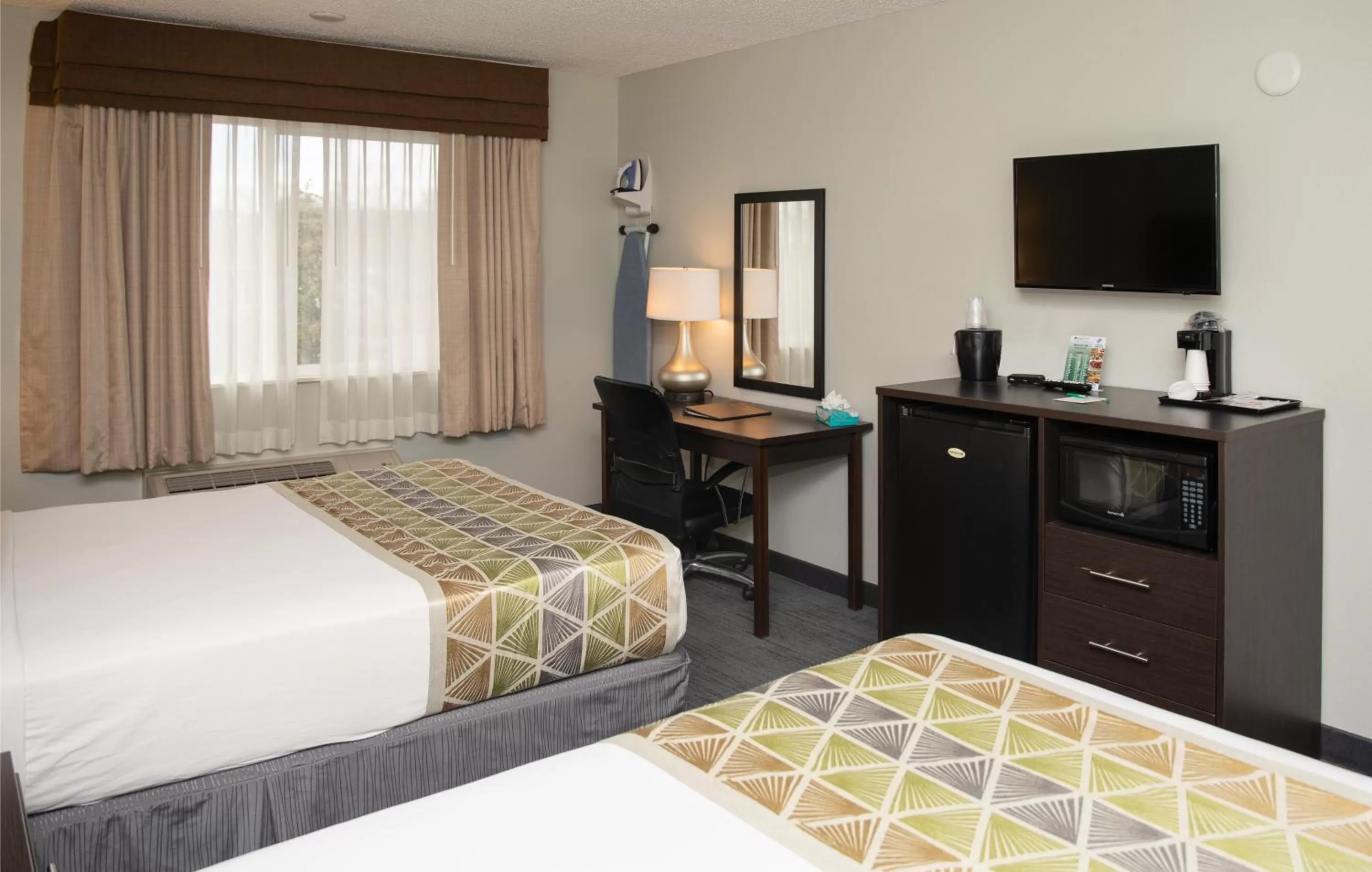 Deluxe Queen Room in GreenTree Inn Montrose