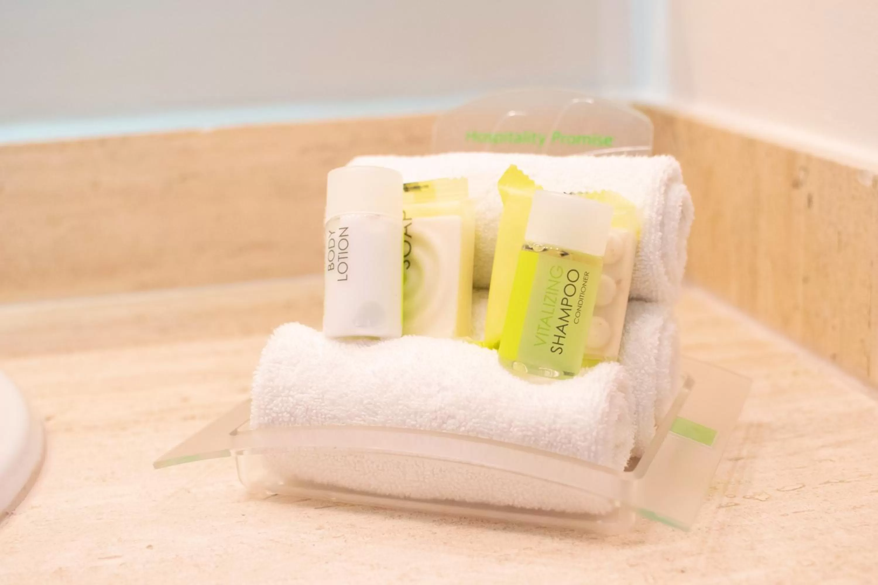 Standard Queen Room with Microwave - Main Tower in voco Hermosillo by IHG