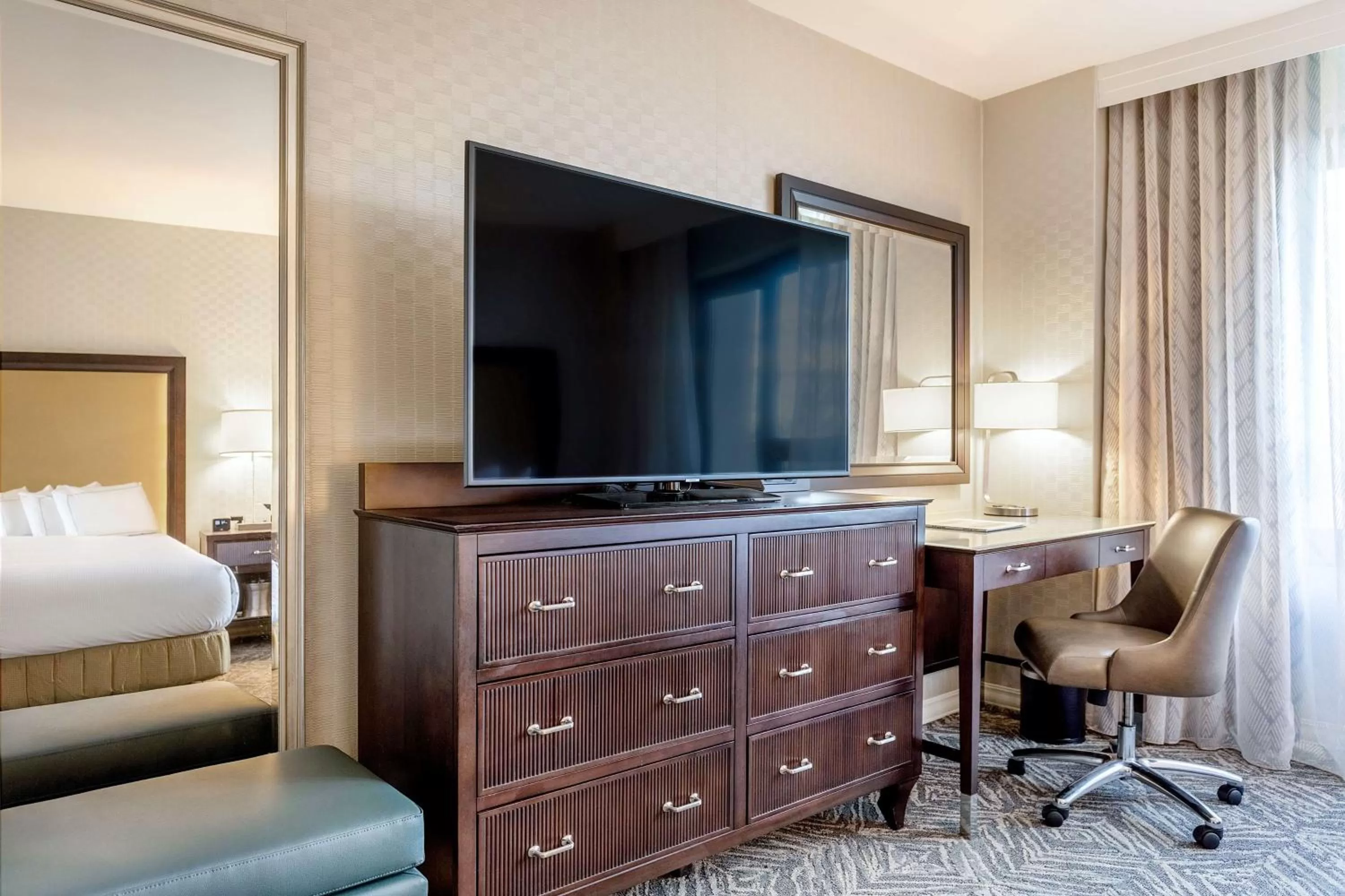 Double Room with Two Double Beds - Hearing Accessible - Roll in Shower in Washington Hilton