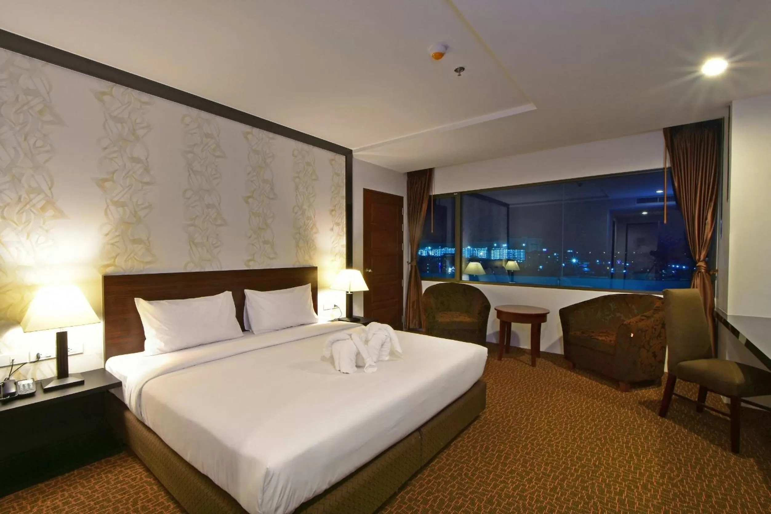 Superior Double Room in Siam Oriental Hotel