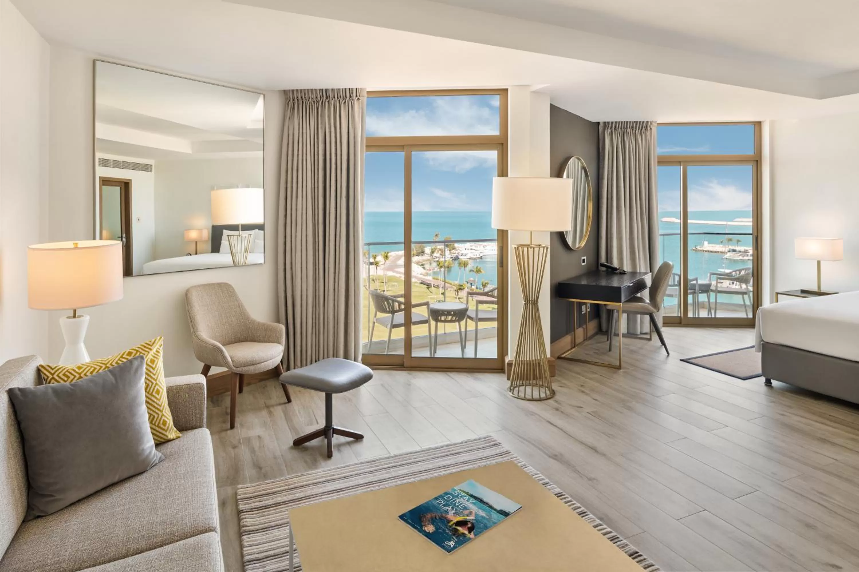 Sea View Premium One Bedroom - Free Breakfast & Exclusive Peacock Lounge Access with Free Shuttle to Shopping Malls in JA Beach Hotel, Dubai