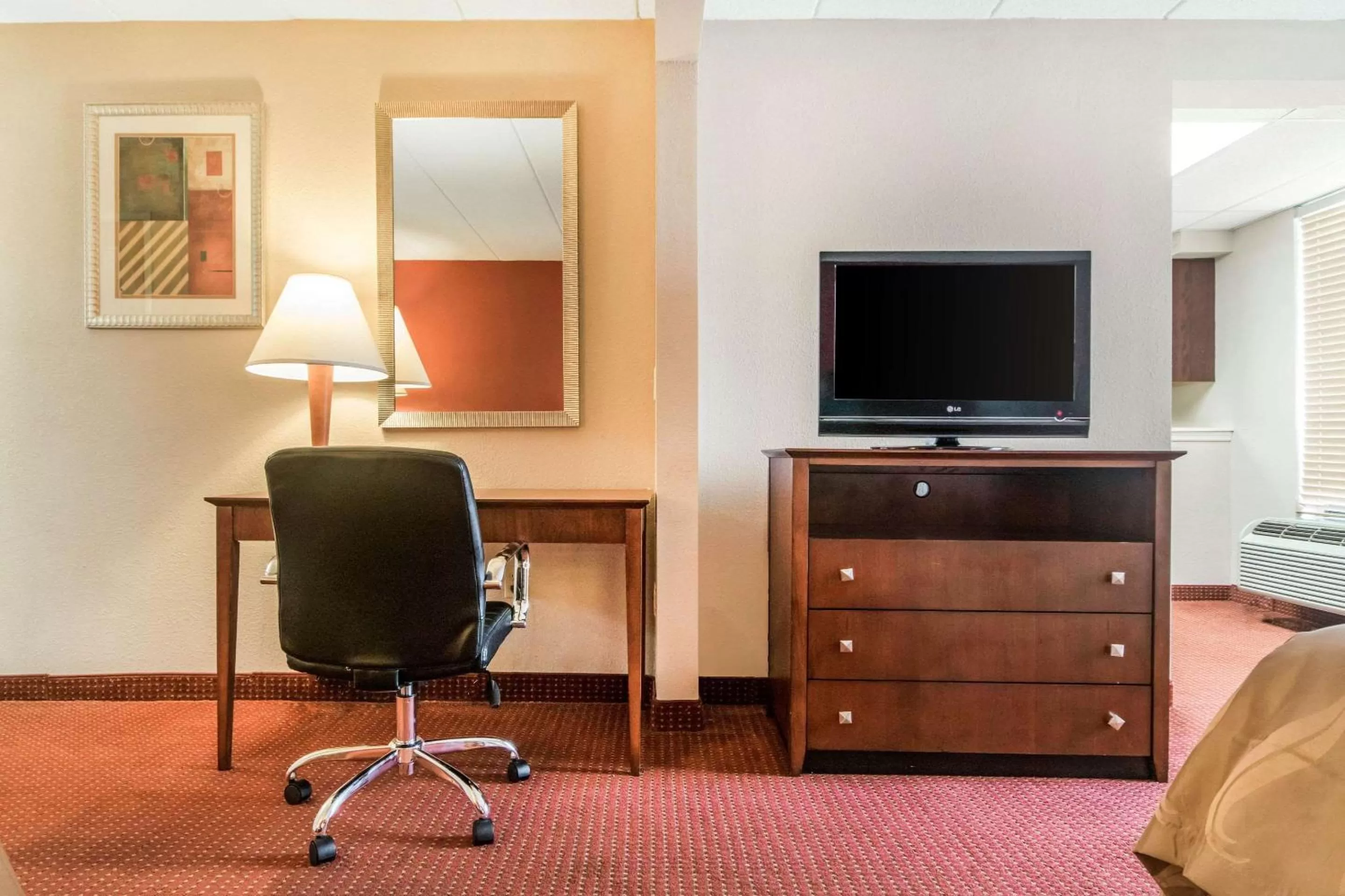 King Suite with Sofa Bed in Quality Inn & Suites Lawrenceburg