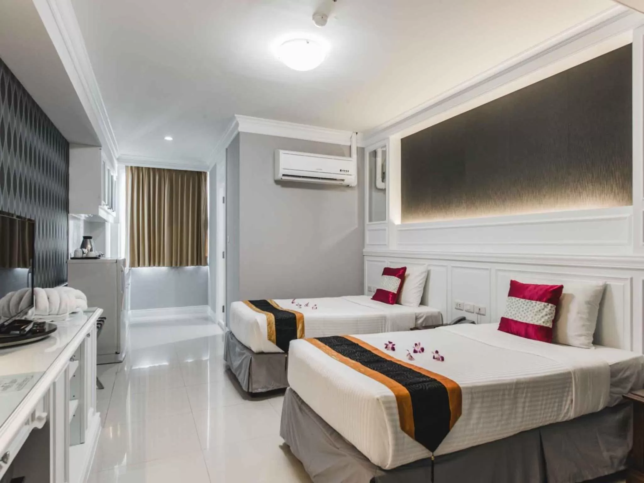 Deluxe Twin Room in Convenient Park Bangkok