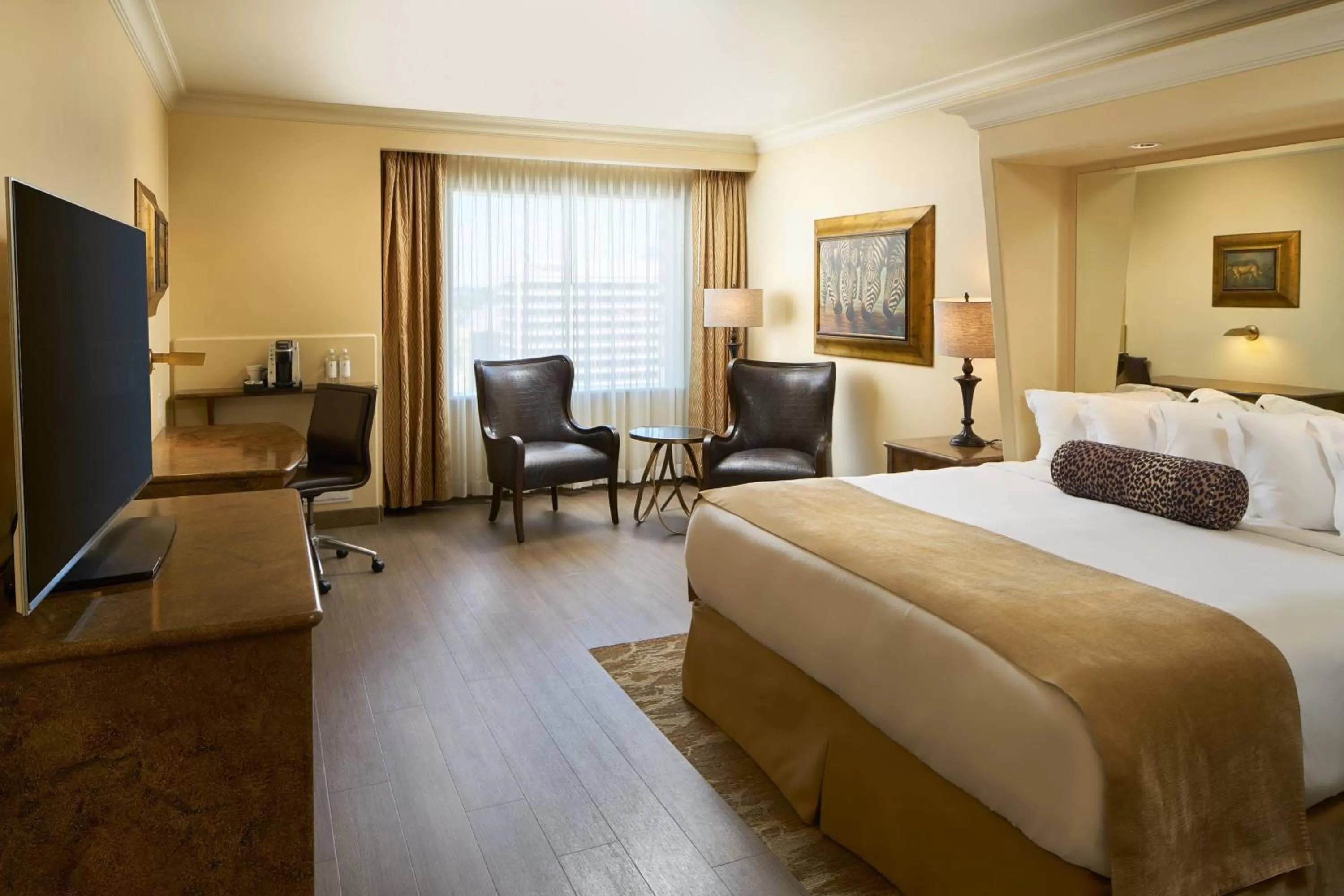 One-Bedroom Suite with Sofa Bed in The Davenport Tower, Autograph Collection