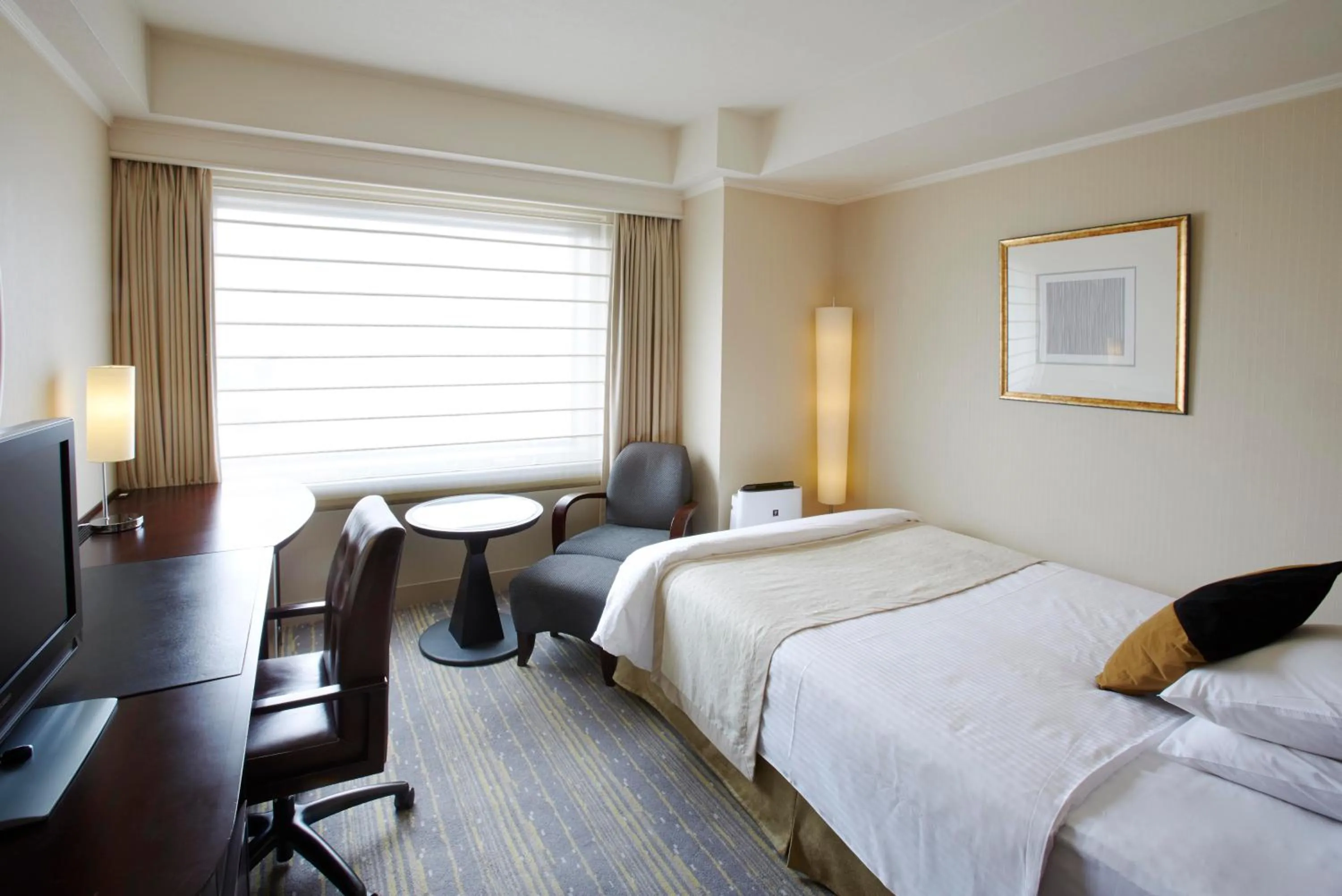 Single Room with Complimentary Breakfast - Executive Floor in Royal Park Hotel