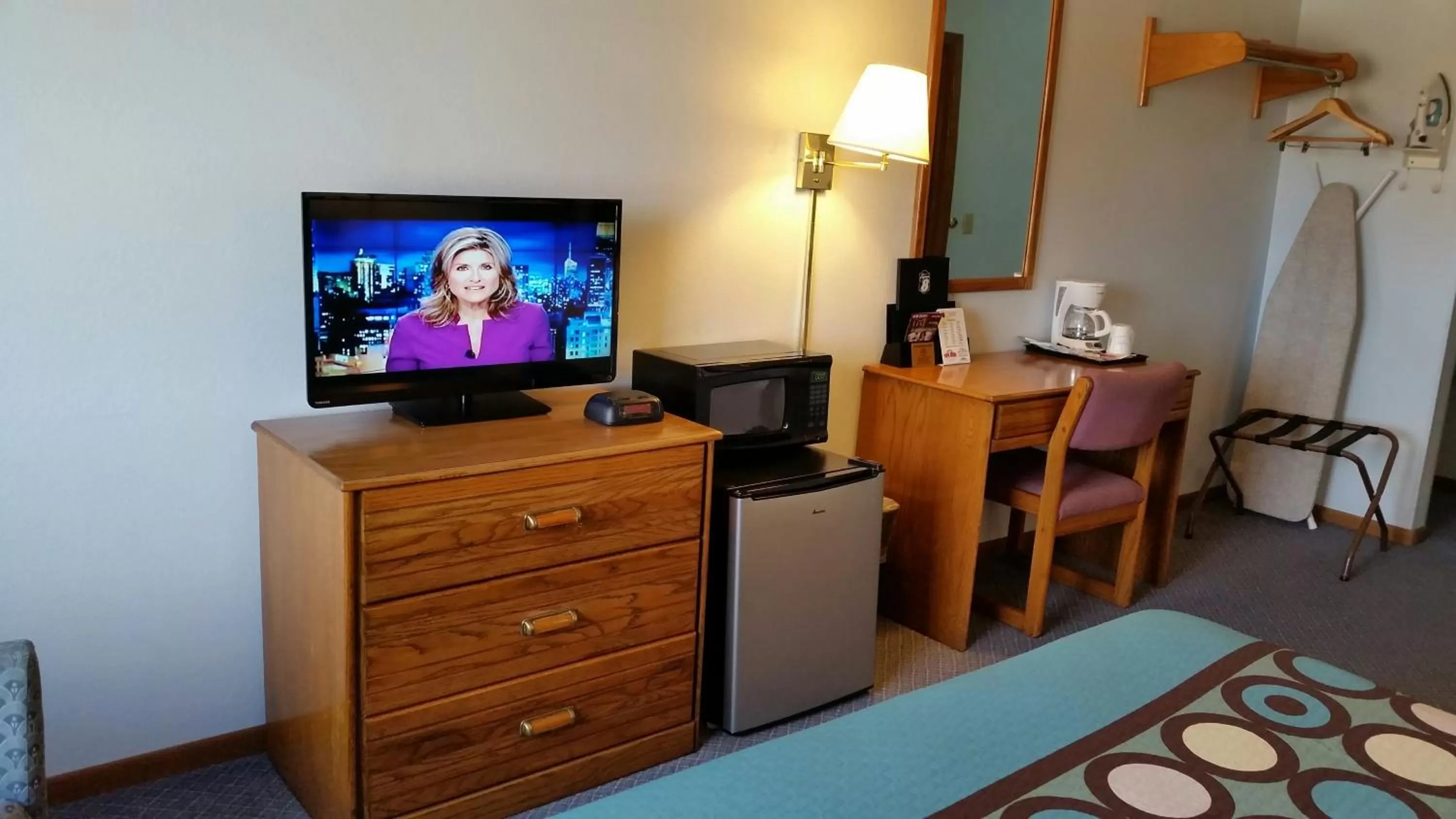 King Room - Non-Smoking in Super 8 by Wyndham Macomb