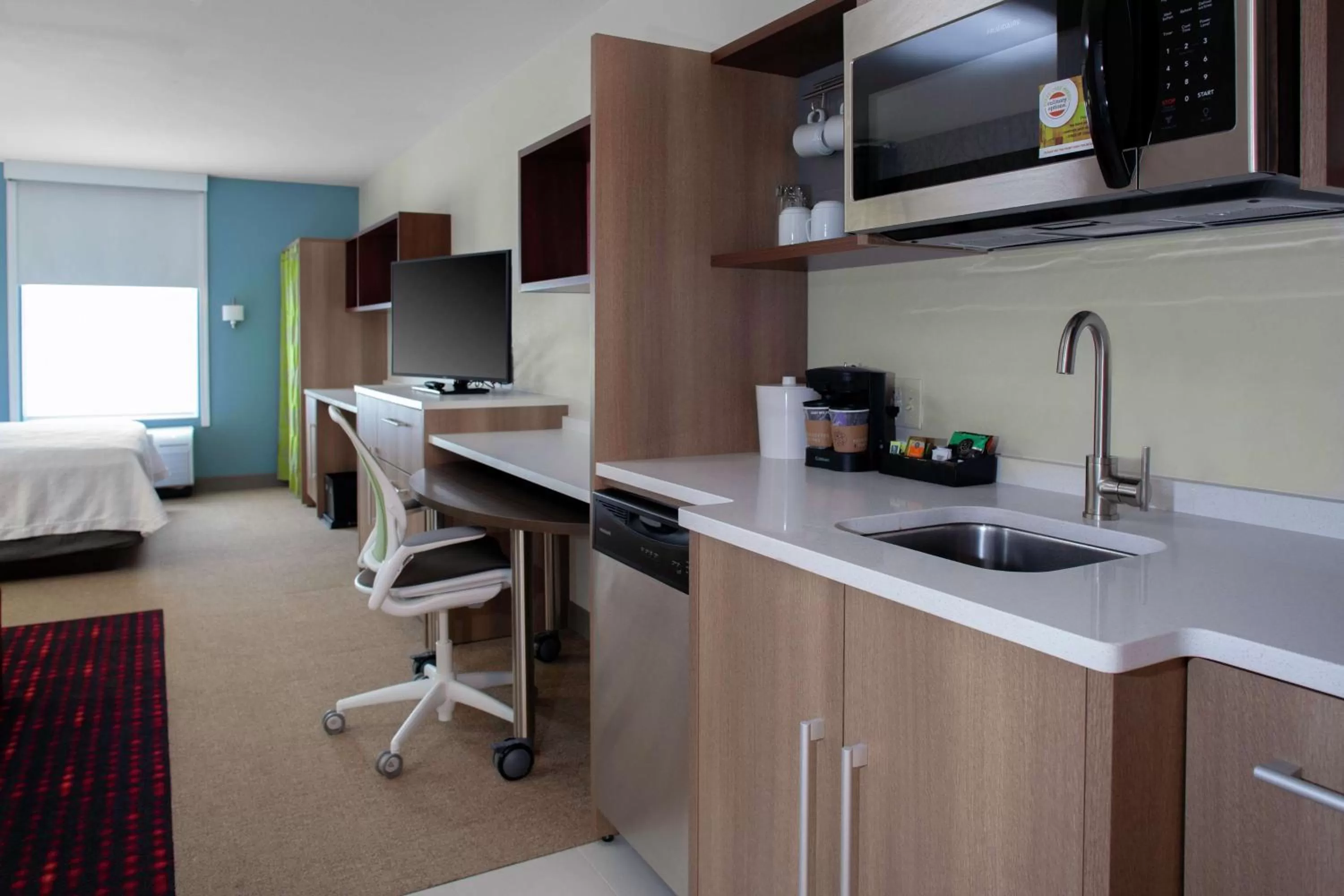 Queen Studio Suite - Hearing Access/Non-Smoking in Home2 Suites By Hilton Denver South Centennial Airport