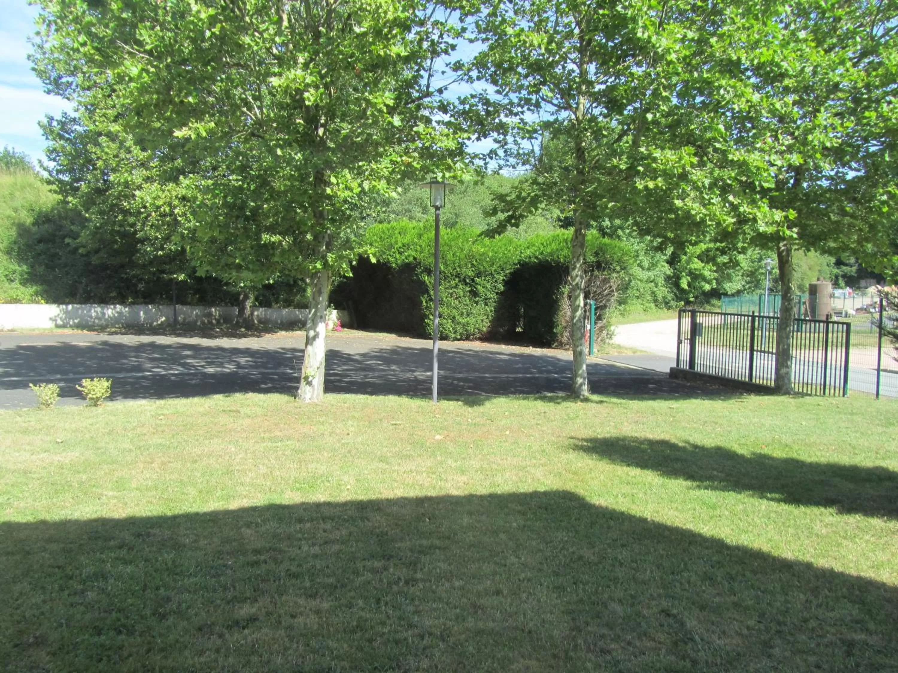 Twin Room in Hôtel Le Saint Joseph