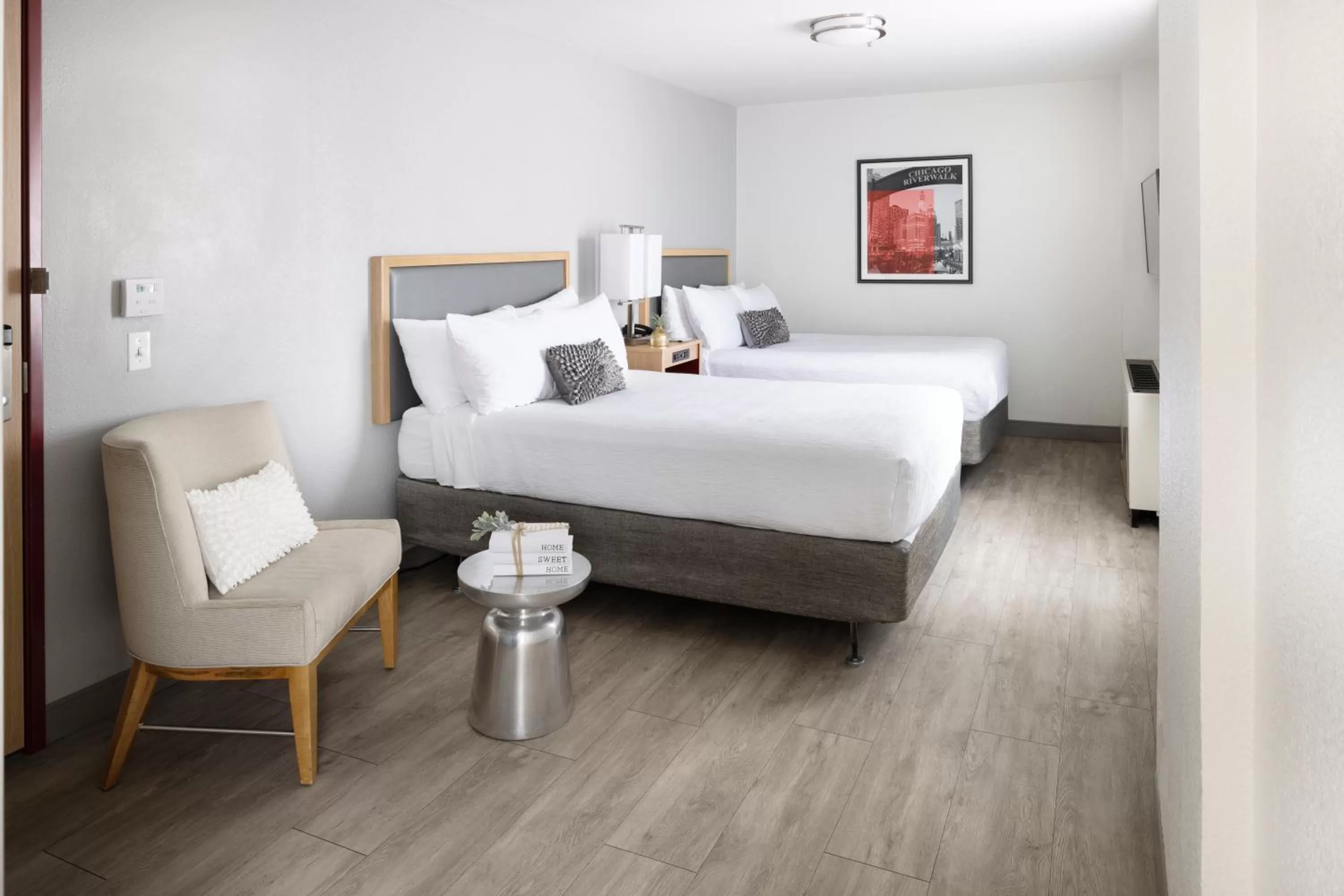Deluxe Double with Two Double Beds - Disability Access/Roll-In Shower in Hotel Saint Clair - Magnificent Mile