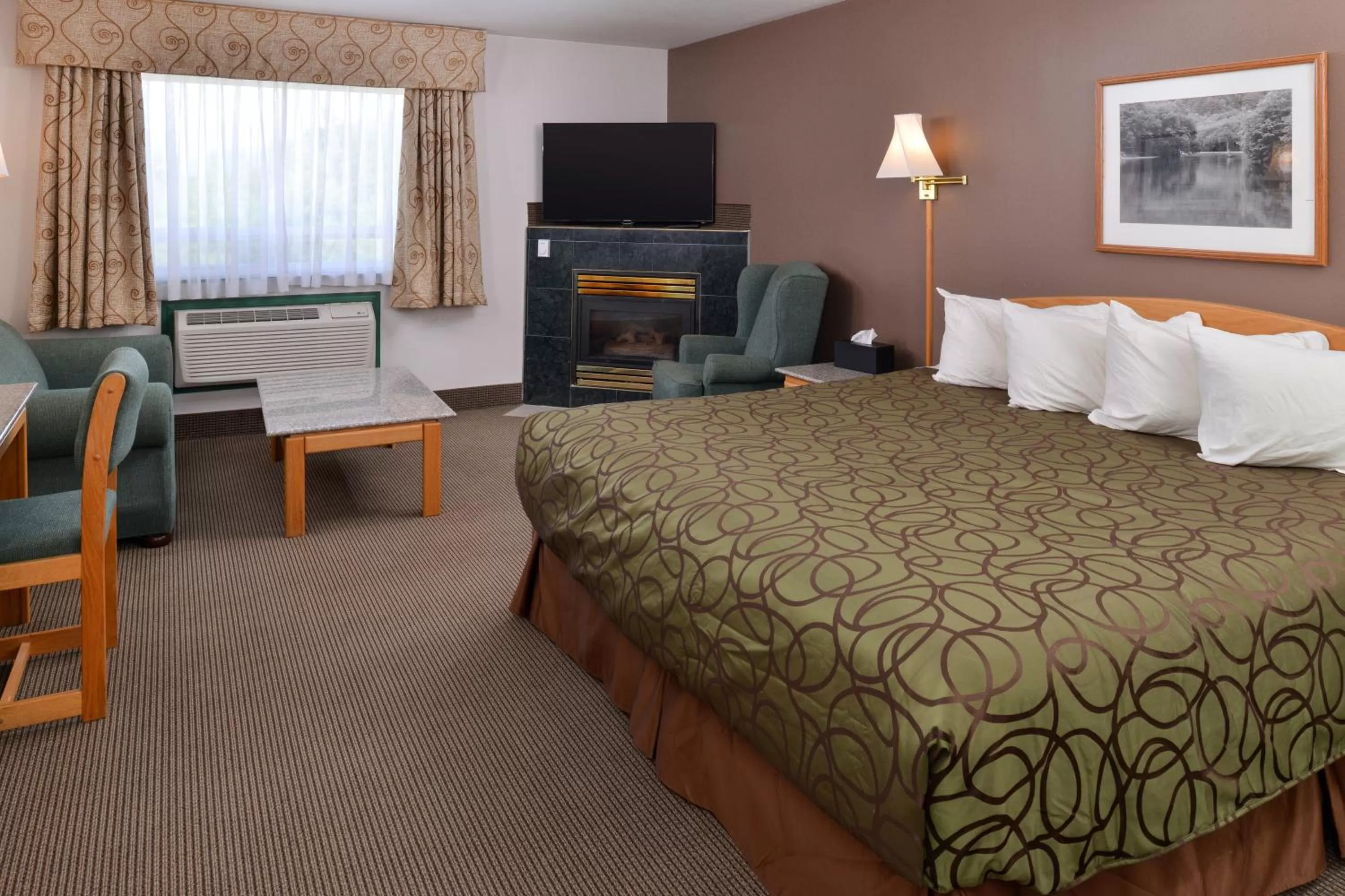 Deluxe King Suite in Canadas Best Value Inn Valemount