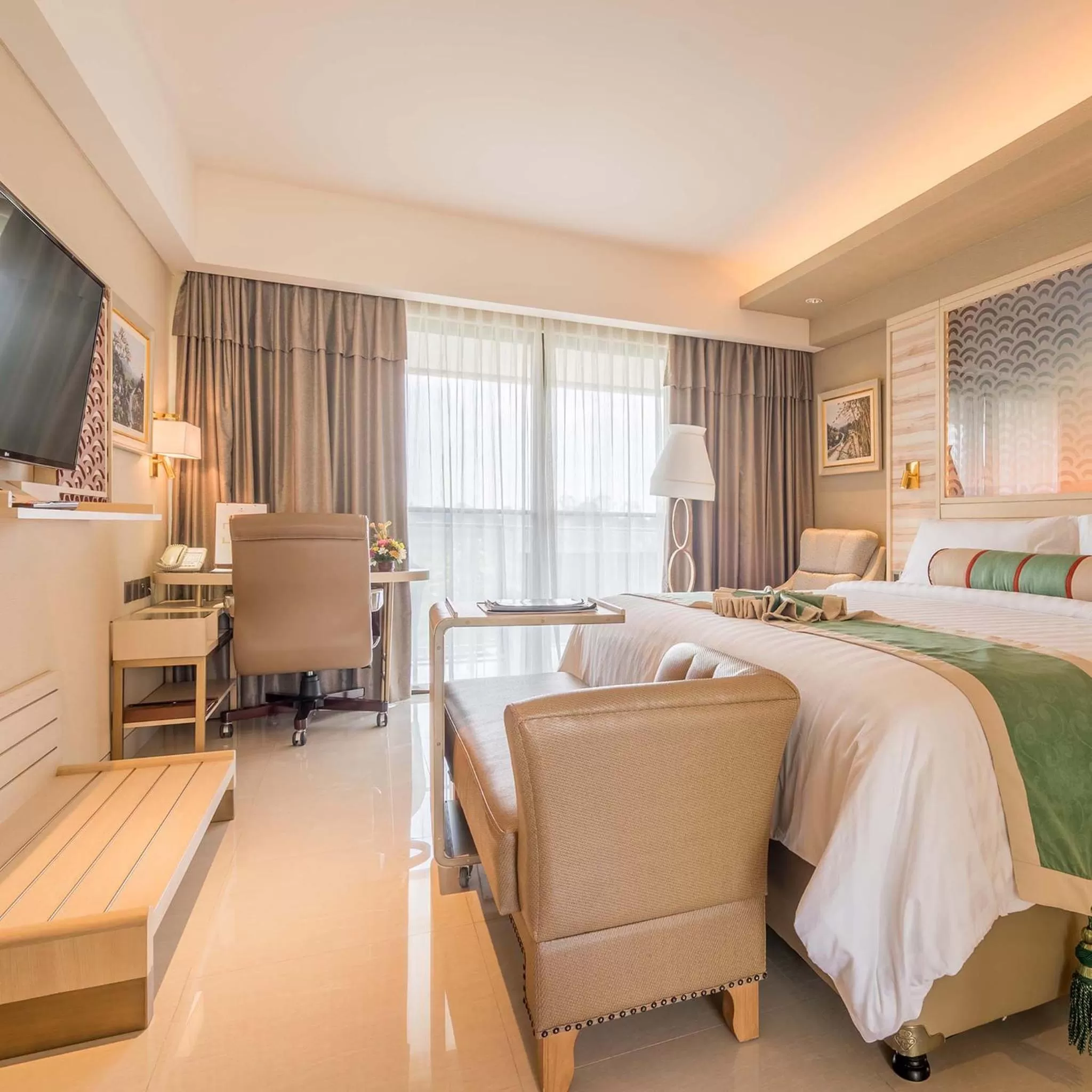 Deluxe King Room with Pool Access in SereS Springs Resort & Spa, Singakerta