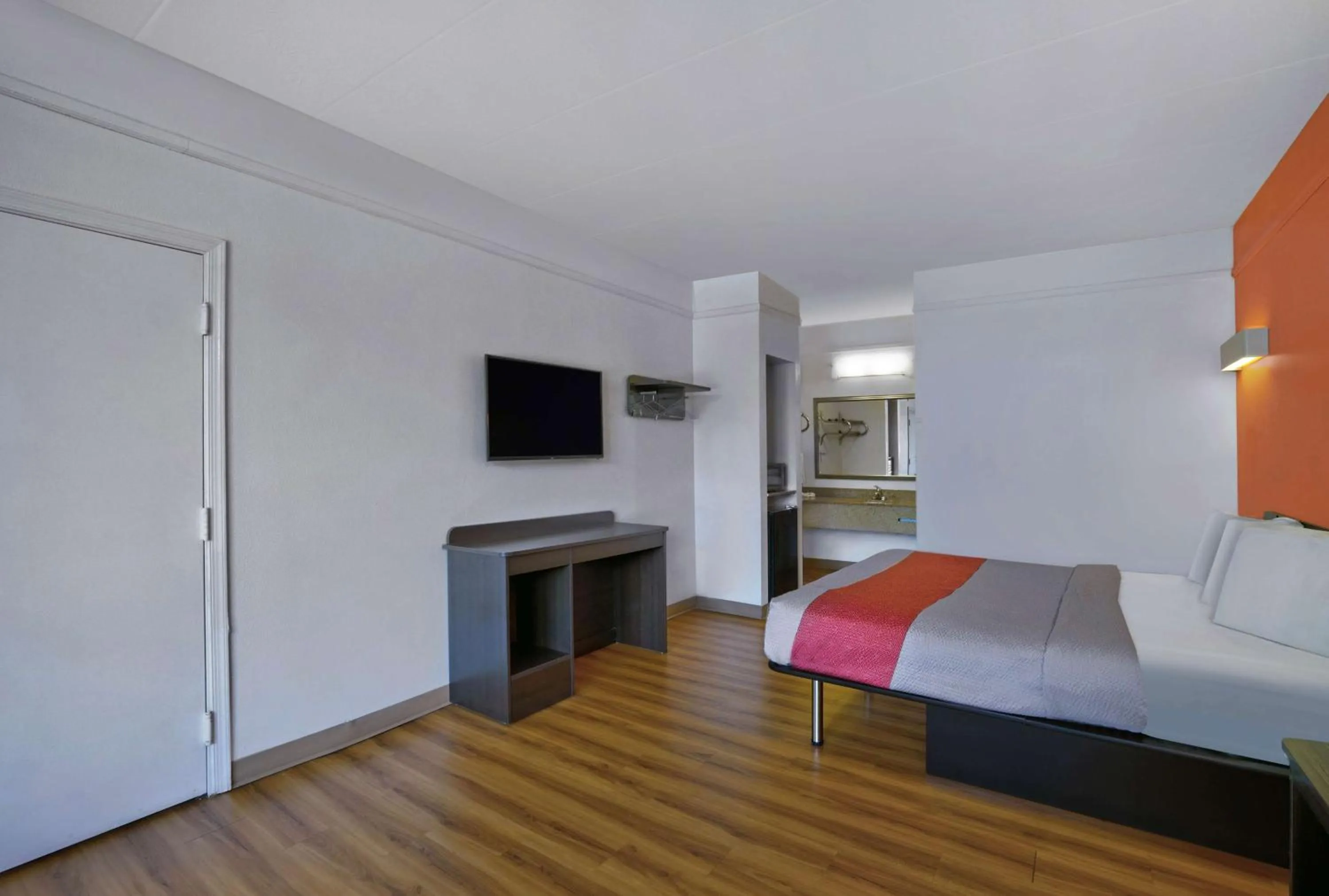 Queen Room - single occupancy - Disability Access - Non-Smoking in Motel 6-Seaford, DE