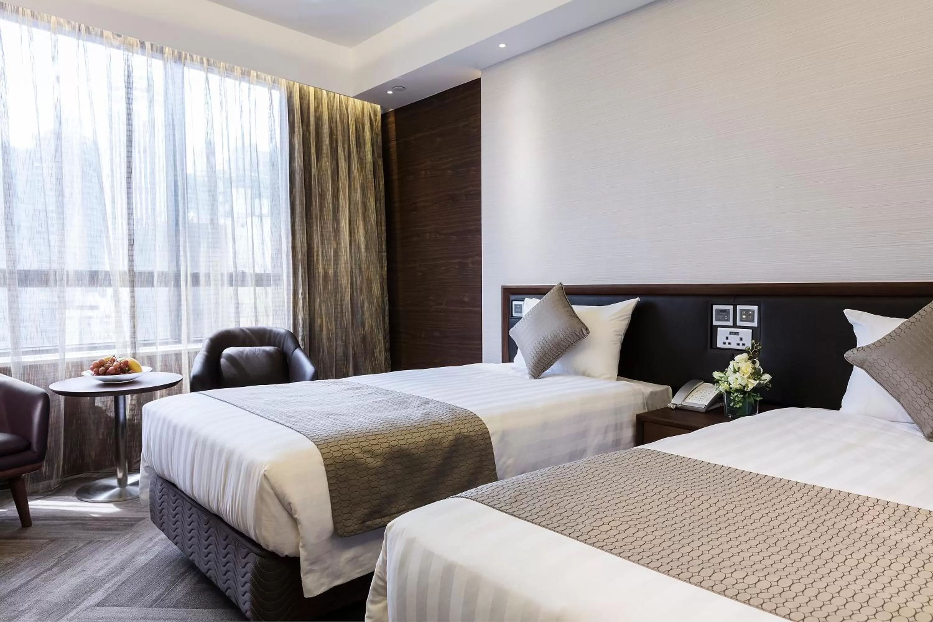 Signature Twin Room in Gloucester Luk Kwok Hong Kong