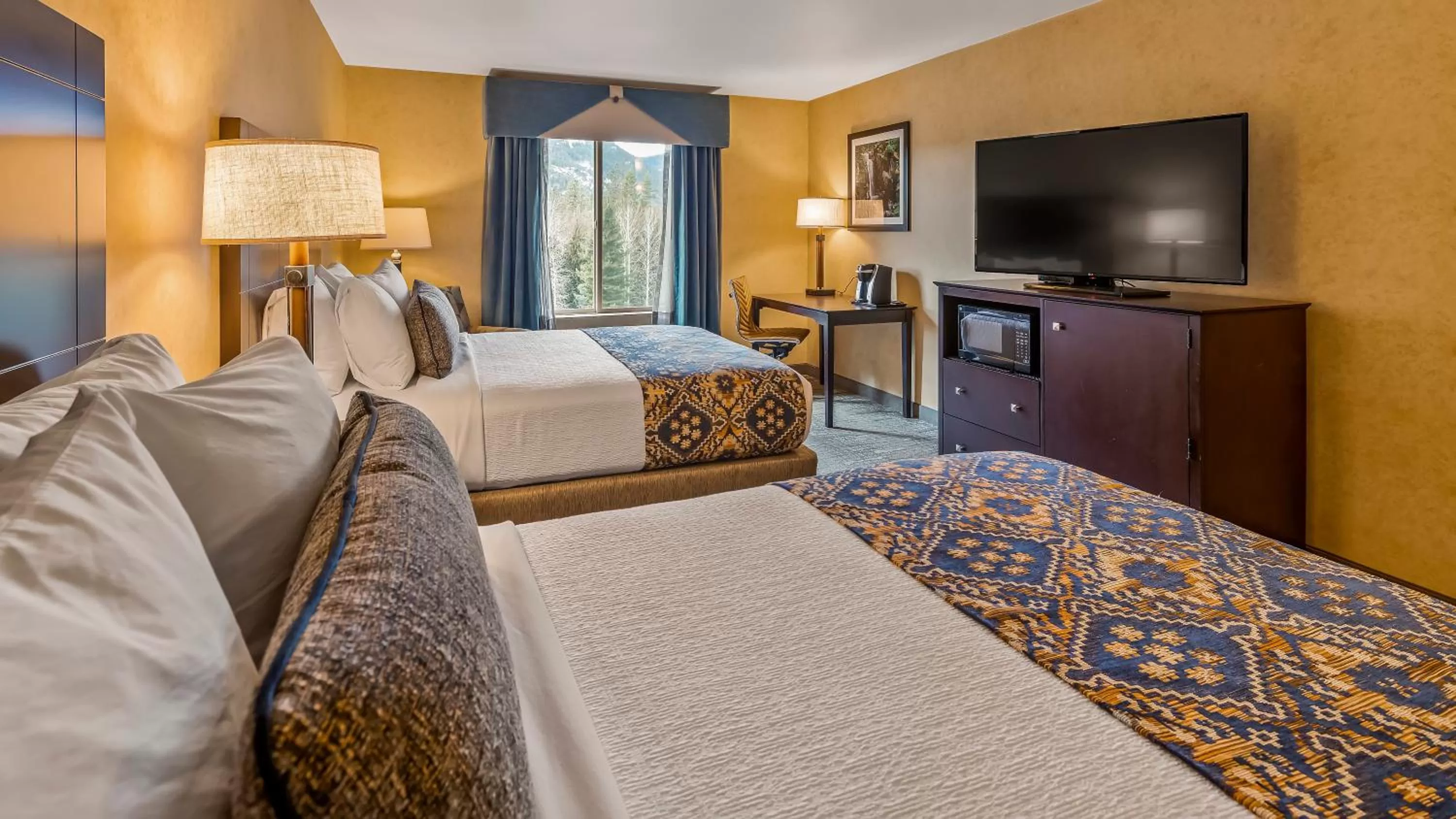 Queen Room with Two Queen Beds and Roll-In Shower - Disability Access in Best Western Plus Ponderay Mountain Lodge Sandpoint
