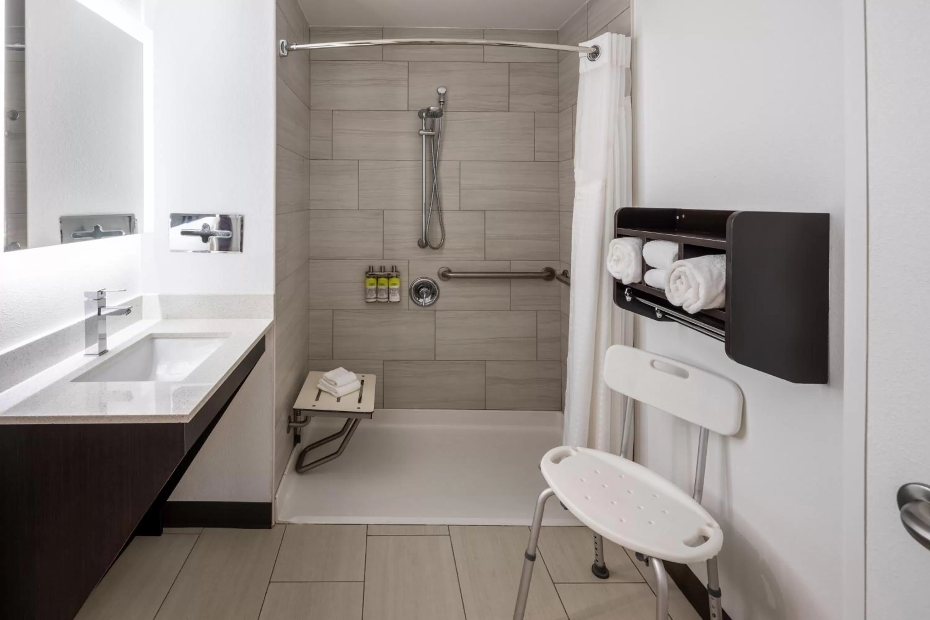 King Room with Roll-In Shower - Disability Access in Holiday Inn Express - Coventry S - West Warwick Area by IHG