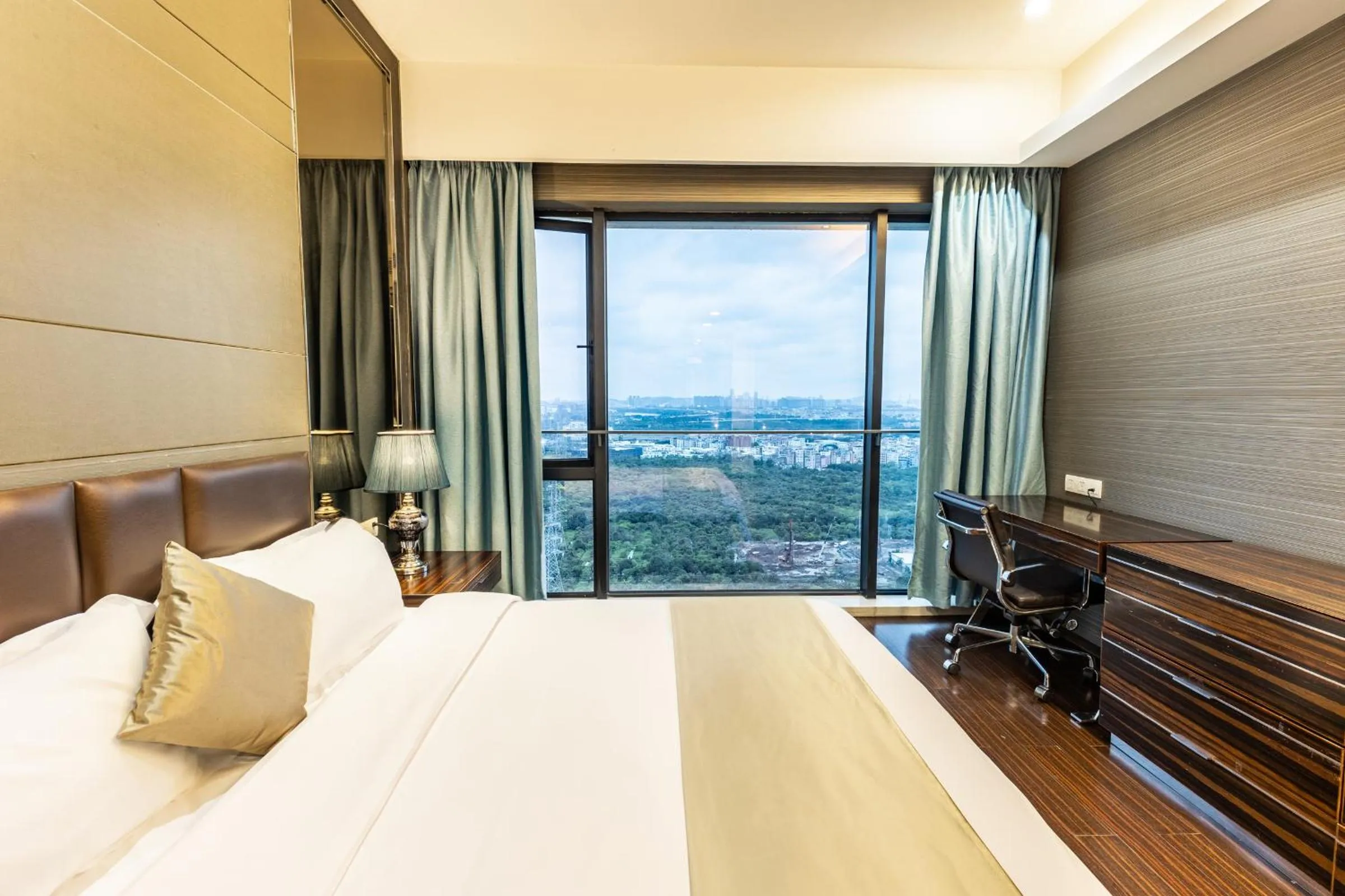 Executive Suite with Queen Bed in Guangzhou Xing Yi International Apartment - Poly World Branch