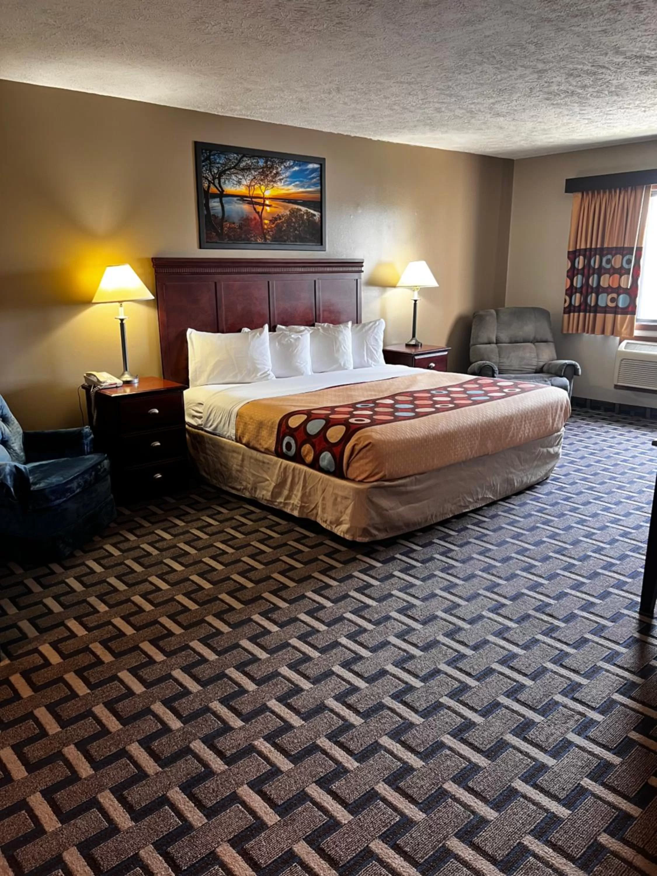 King Room with Sofa Bed in Sky Lodge Inn & Suites - Delavan