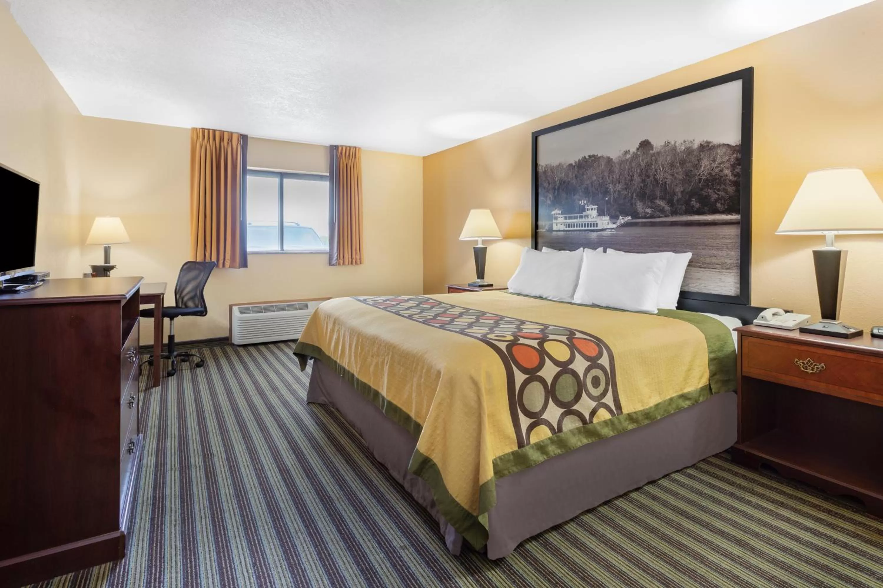 Deluxe King Suite in Super 8 by Wyndham Iowa Falls