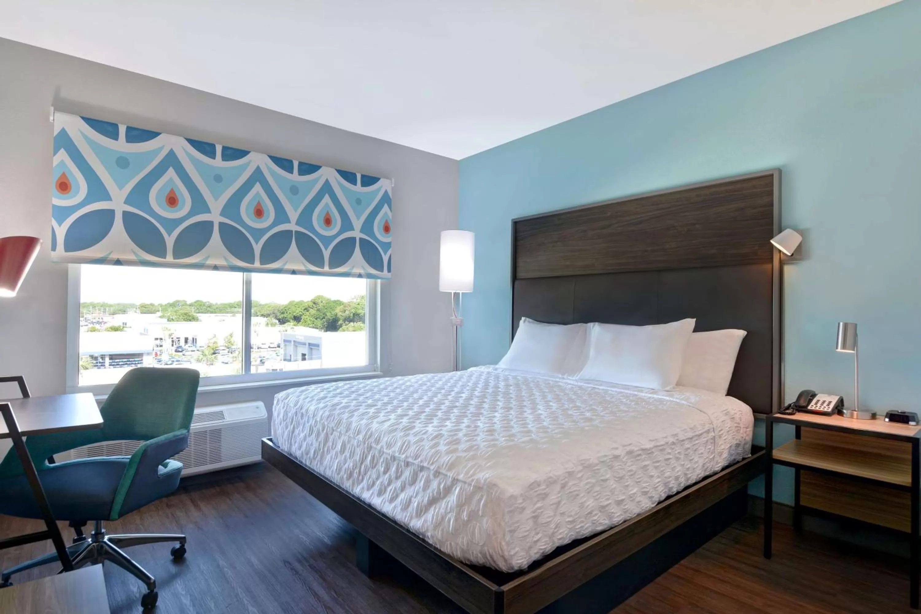 King Room with Bath Tub - Mobility Access in Tru By Hilton Fort Walton Beach, Fl