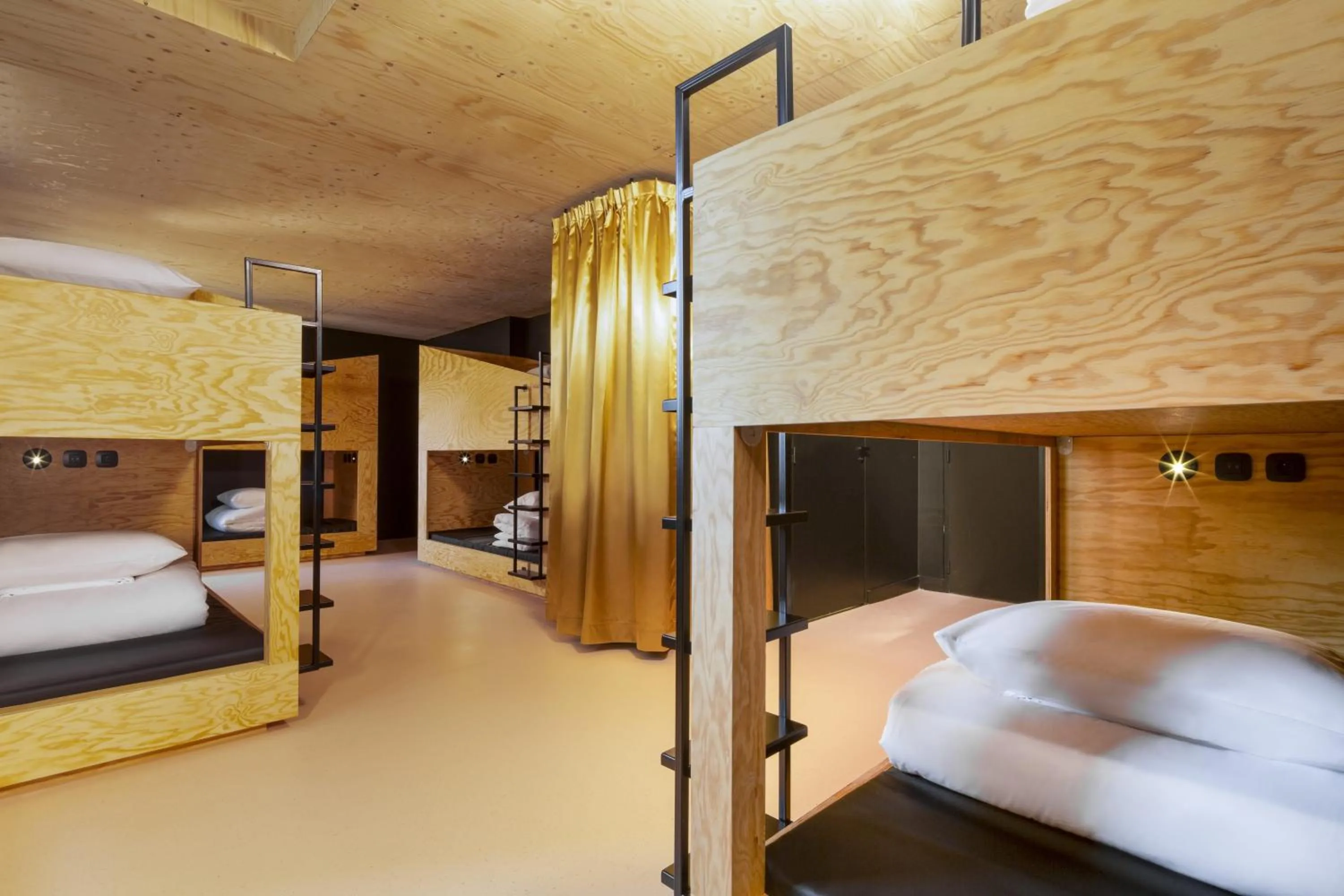 Private Bedroom for 6 people with a bathroom in JO&JOE Paris Gentilly - Auberge de Jeunesse