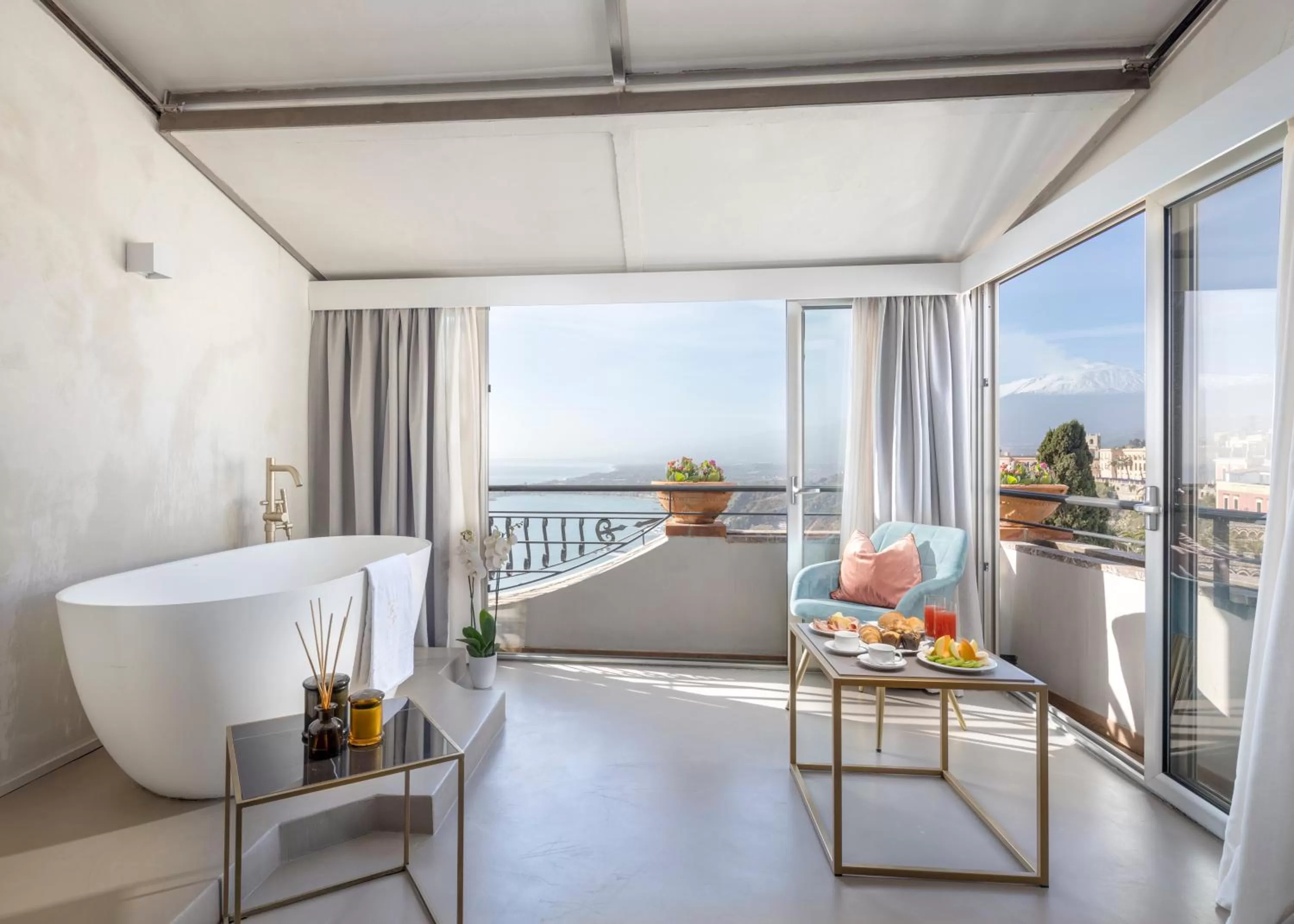 Junior Suite with Sea View in Hotel Villa Paradiso