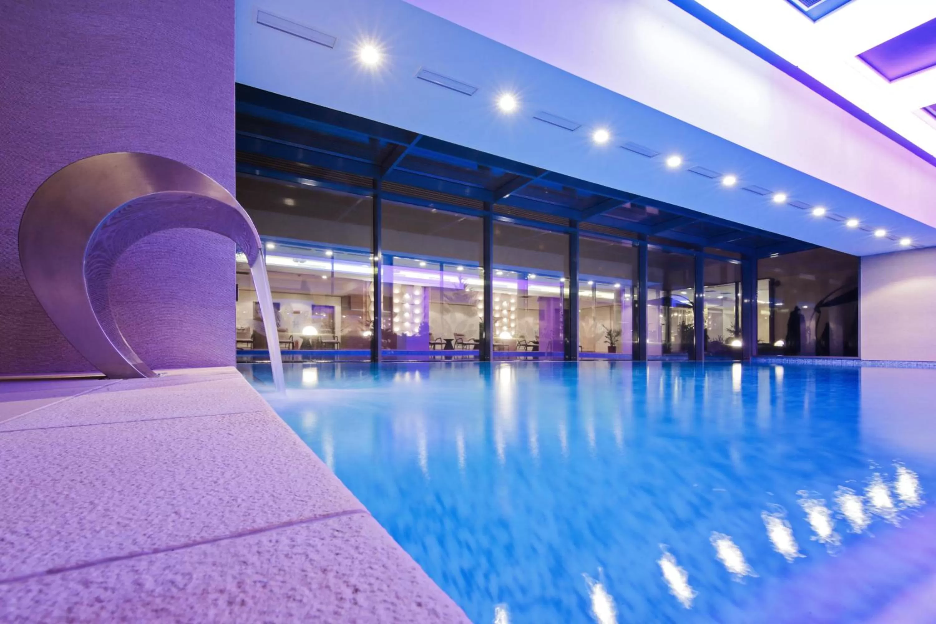 Swimming pool in Ramada Plaza by Wyndham Craiova