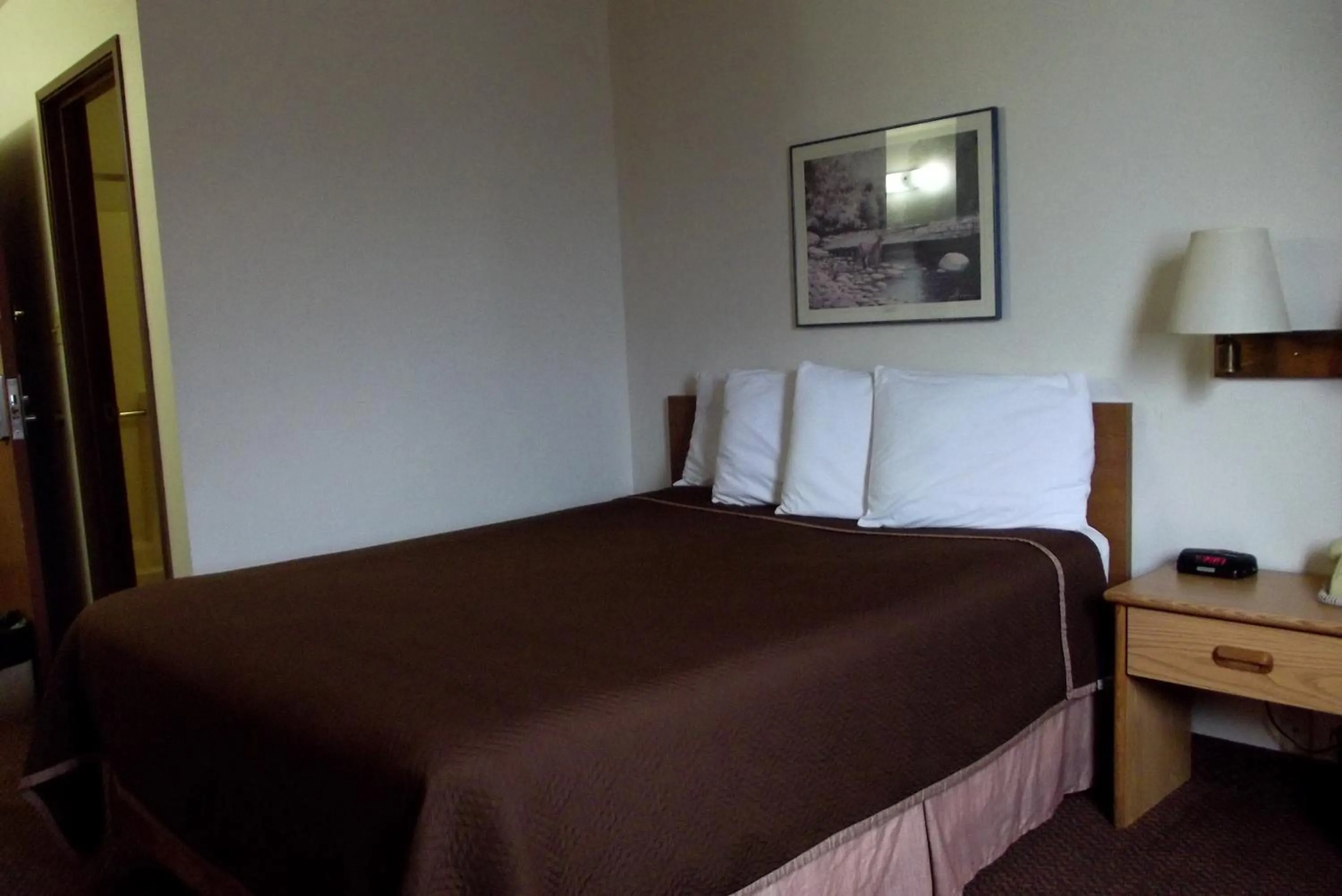 Queen Room - Non-Smoking in Travelodge by Wyndham Elko NV