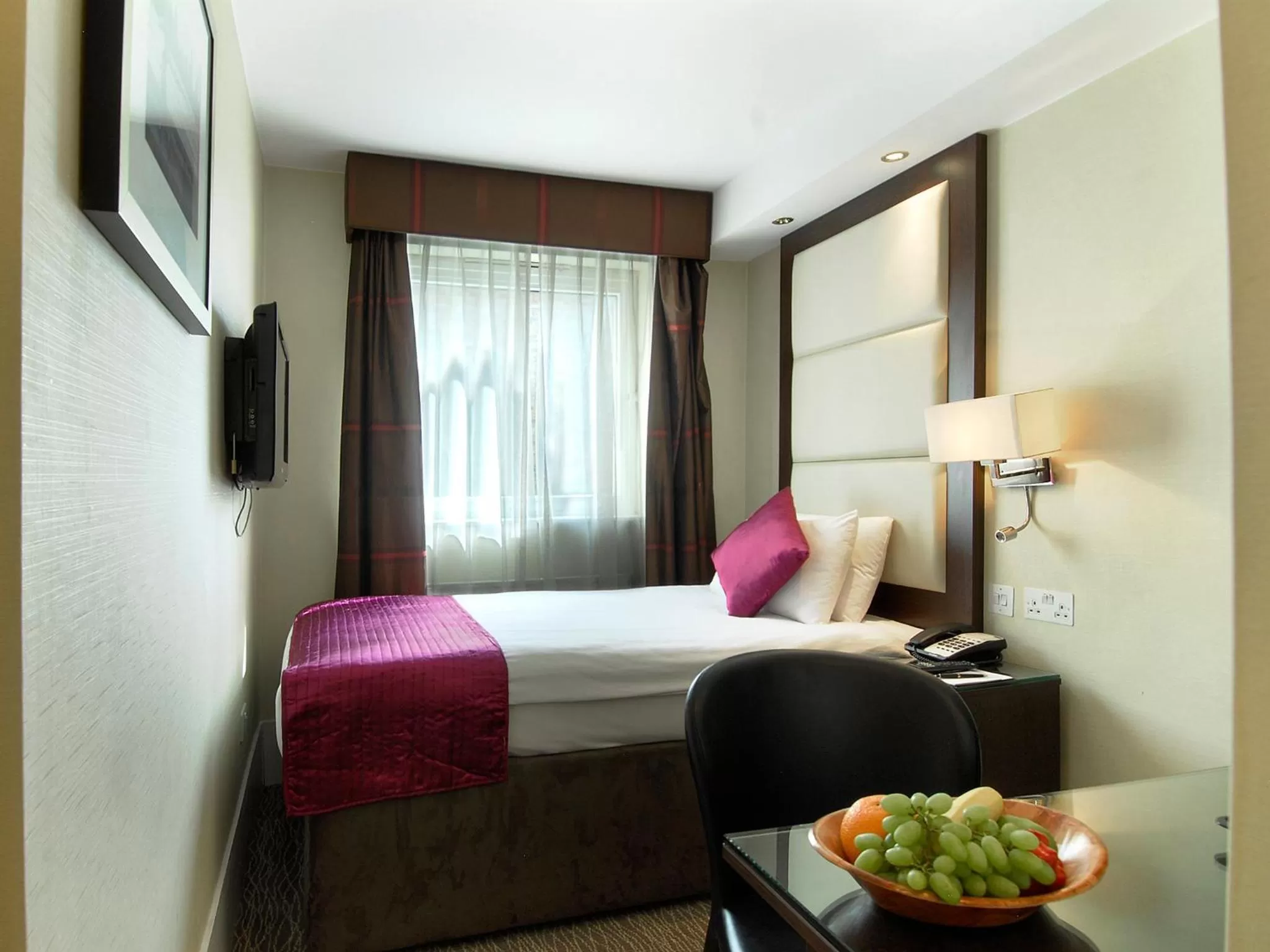 Deluxe Single Room in Grand Royale London Hyde Park