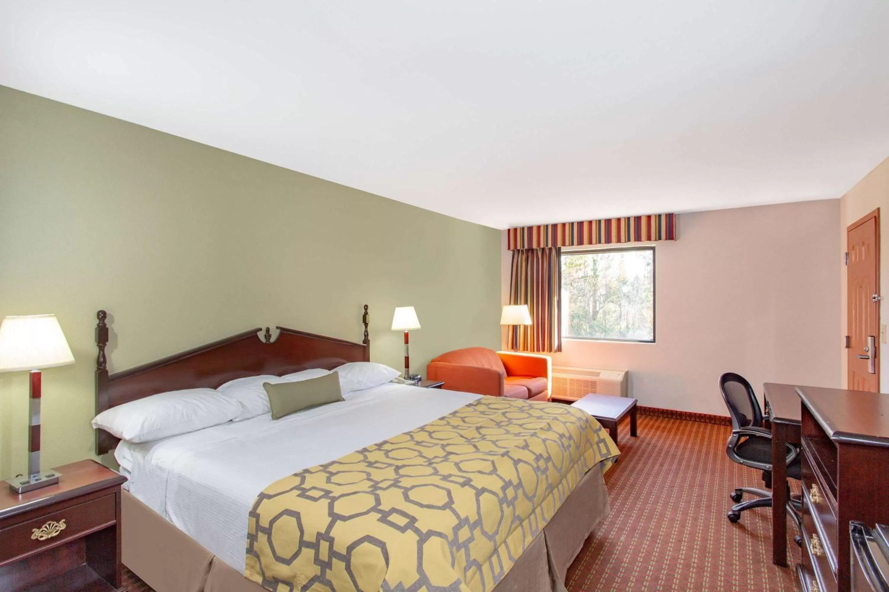 Studio King Suite - Non-Smoking in Baymont by Wyndham Midway Tallahassee