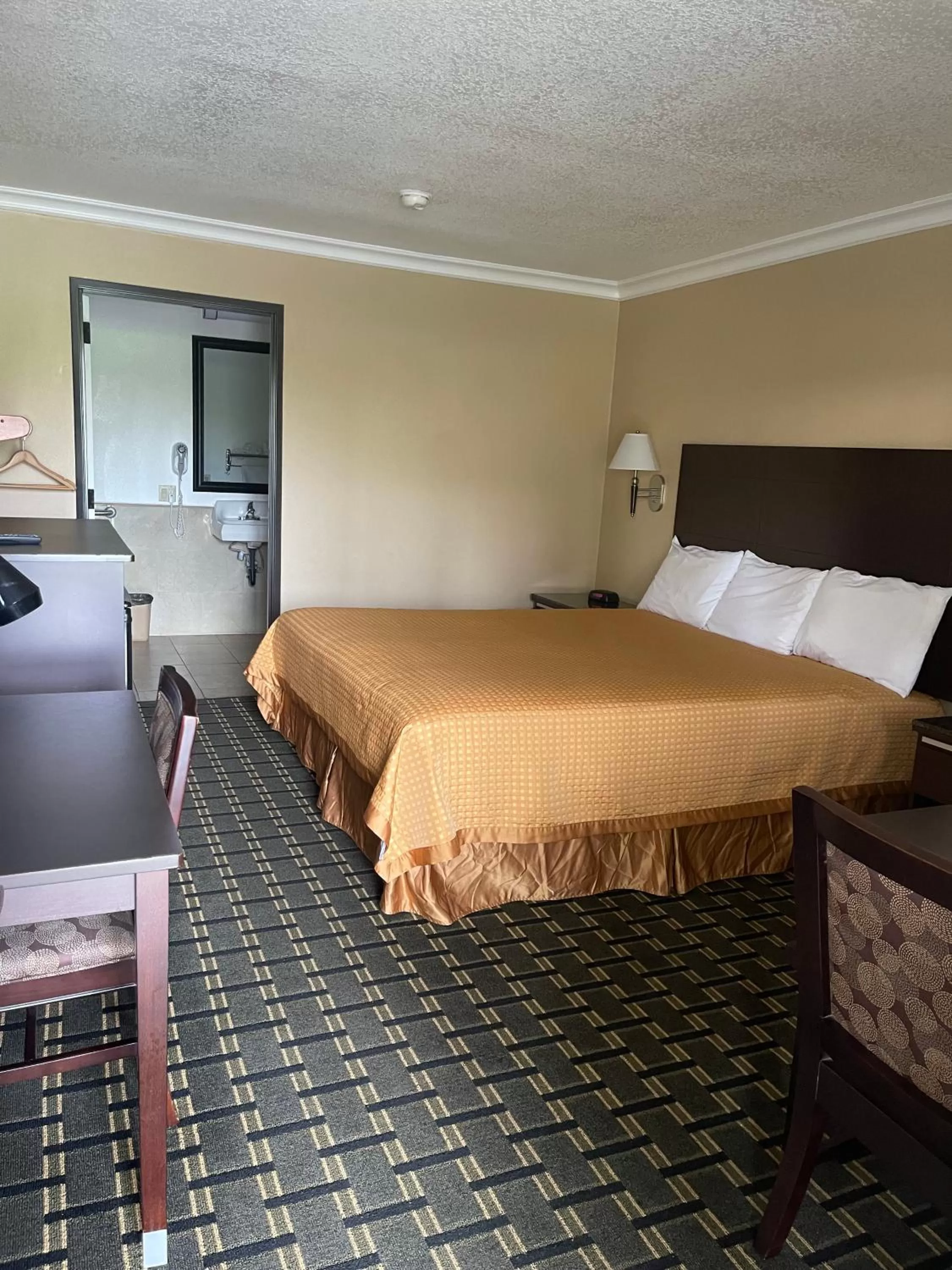 King Room - single occupancy - Disability Access in Chino Motel