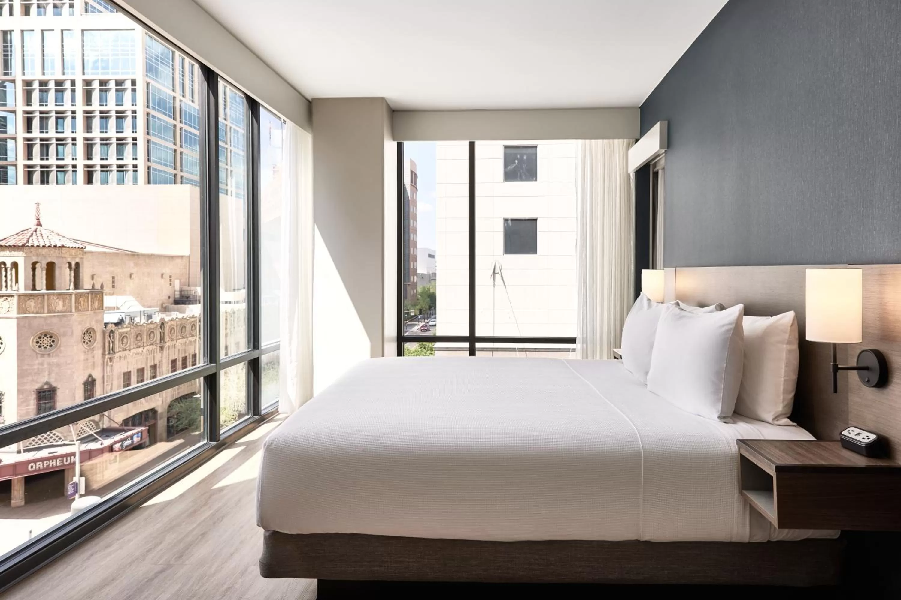 King Suite with Sofa Bed and Roll-In Shower - Disability Access in Hyatt Place Phoenix/Downtown