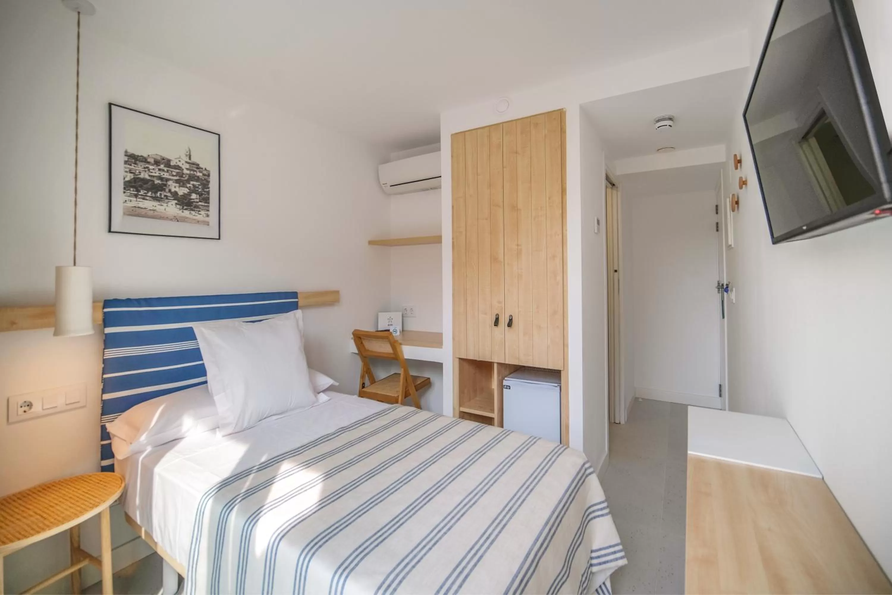 Single Room with Balcony in HOTEL BINI