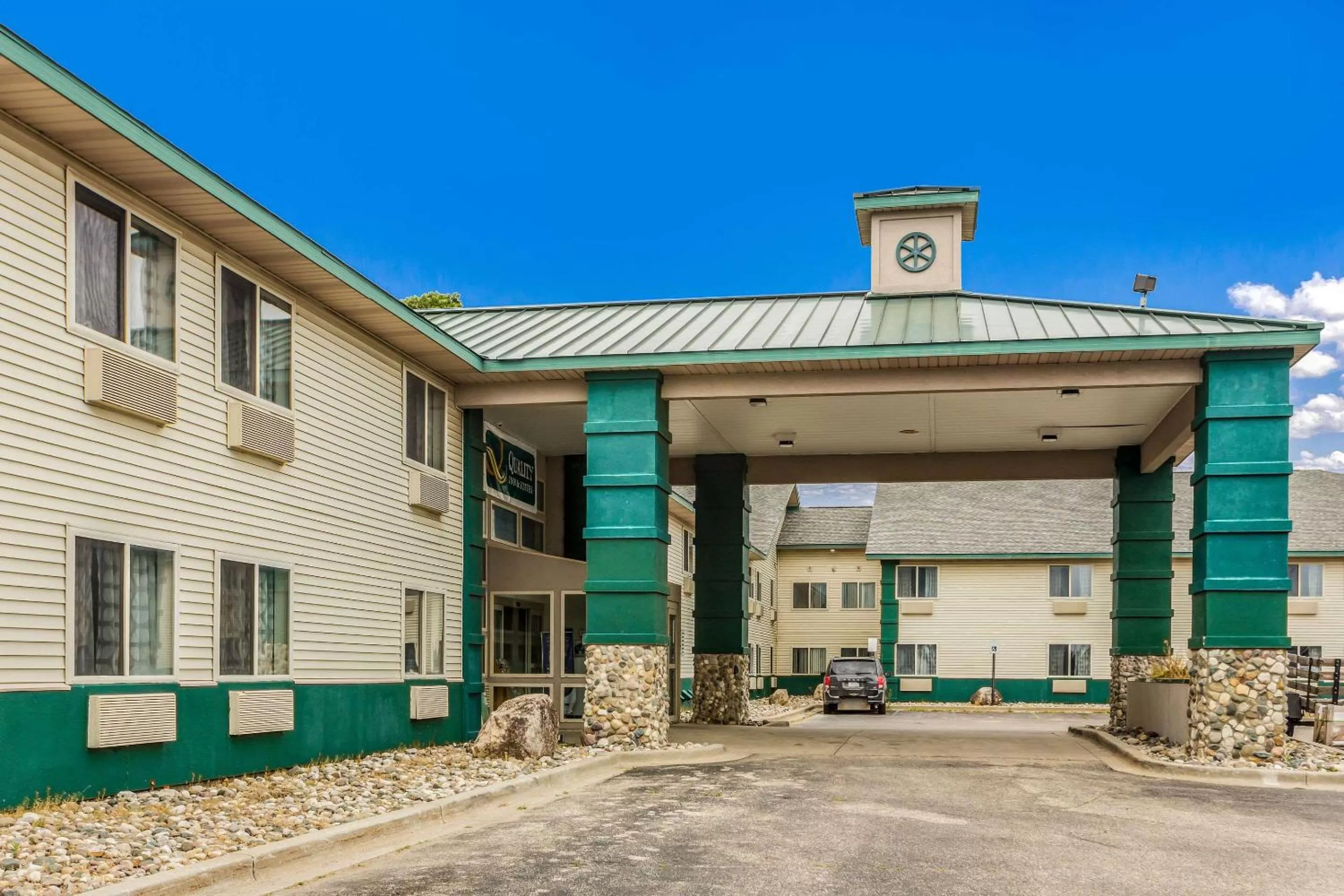 Property building in Quality Inn Clare