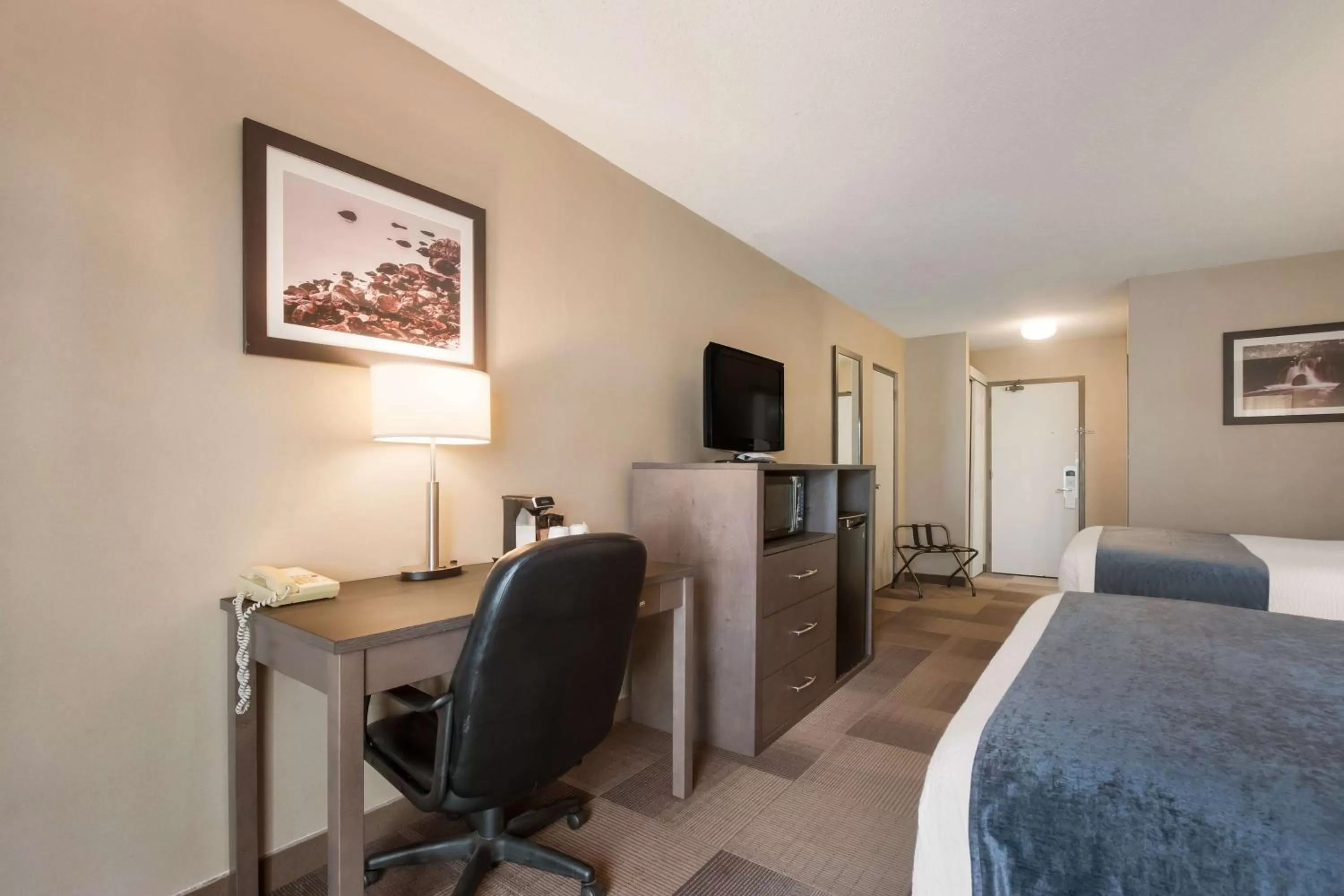 Queen Room with Two Queen Beds - Non-Smoking in Best Western St Catharines Hotel & Conference Centre